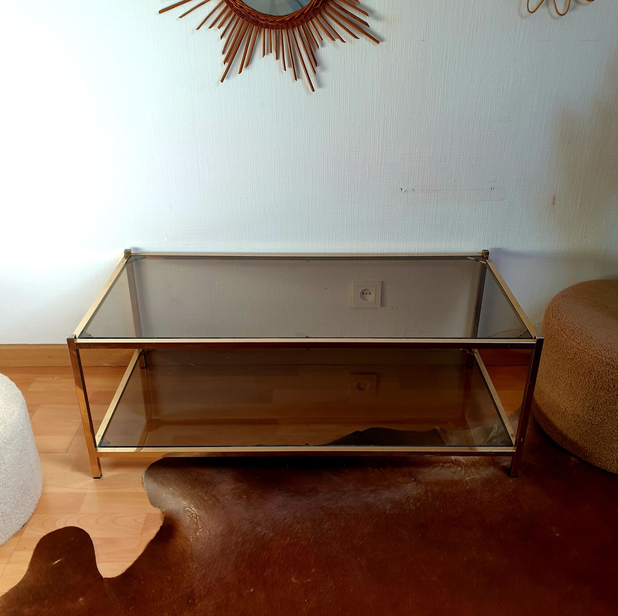 Table basse vintage dorée et verre fumé Rochebobois années 80
