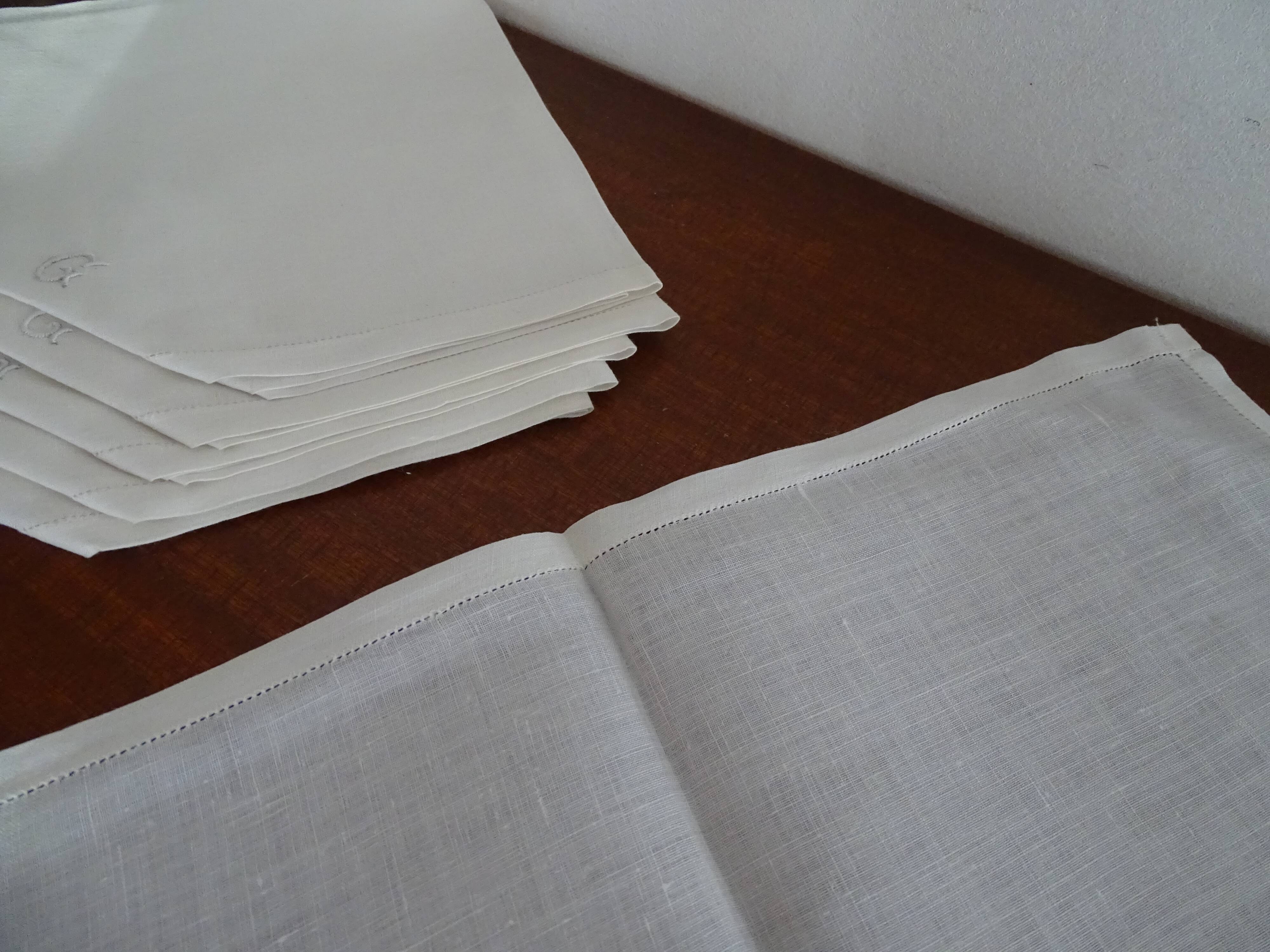 6 old monogrammed G cotton napkins