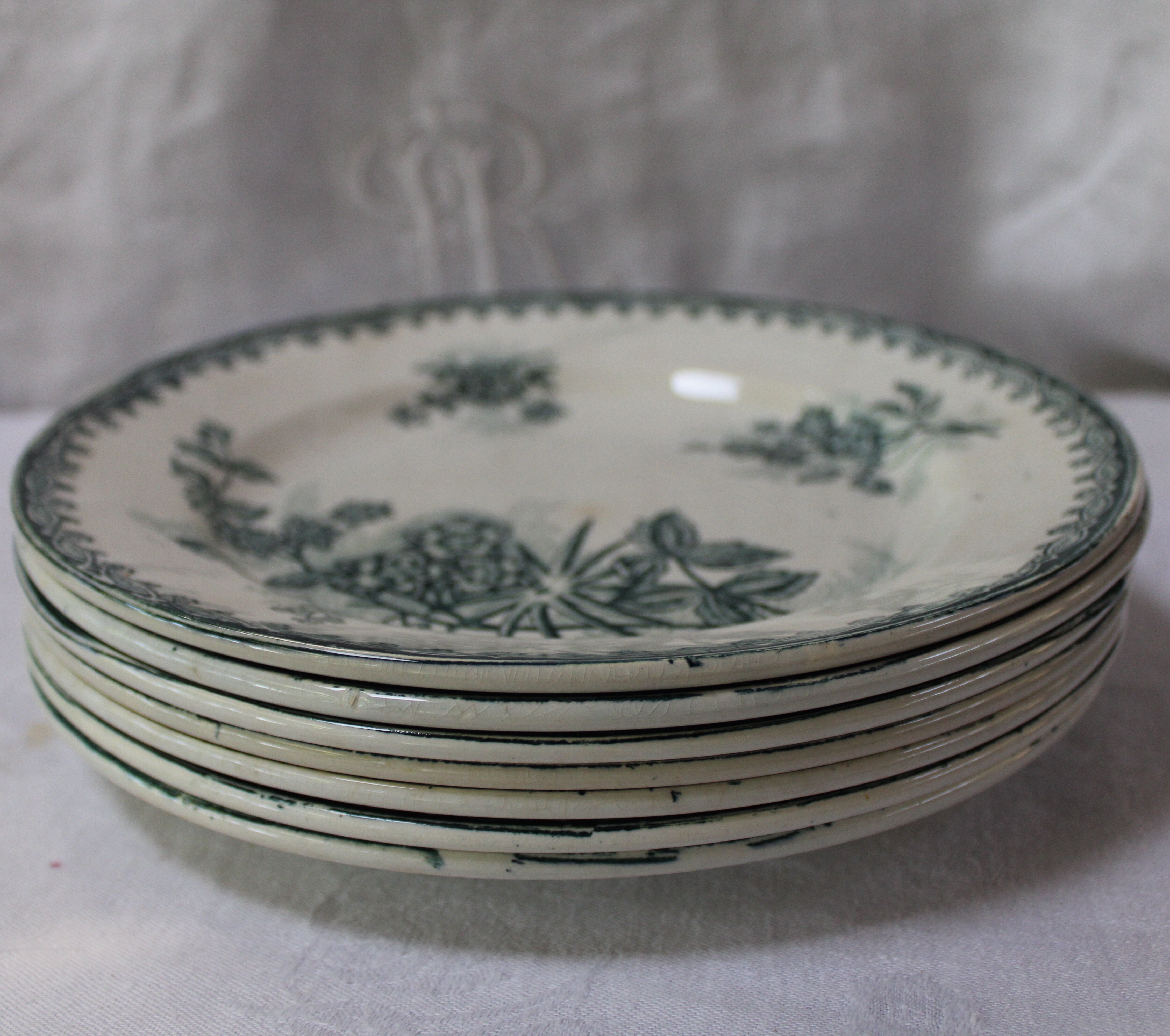 Set of 7 flat plates Sté Amandinoise St Amand, model Margot