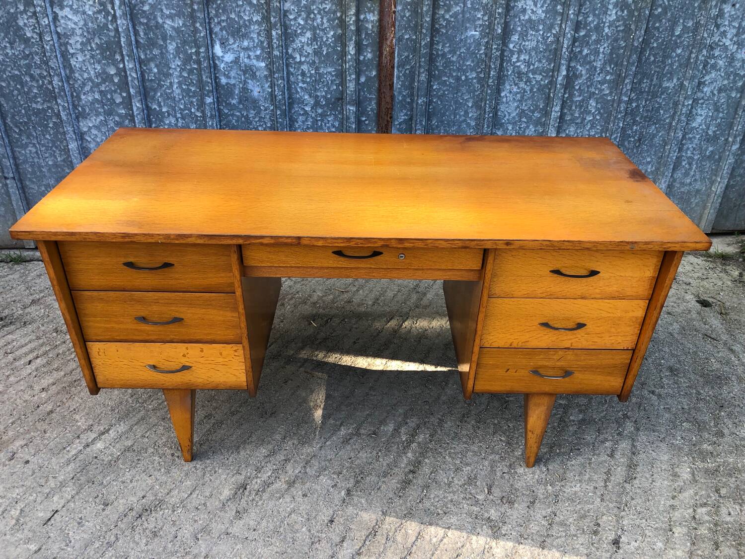 Bureau vintage à pieds compas en chêne