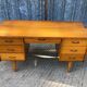 Bureau vintage à pieds compas en chêne