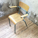 Master chair with armrests