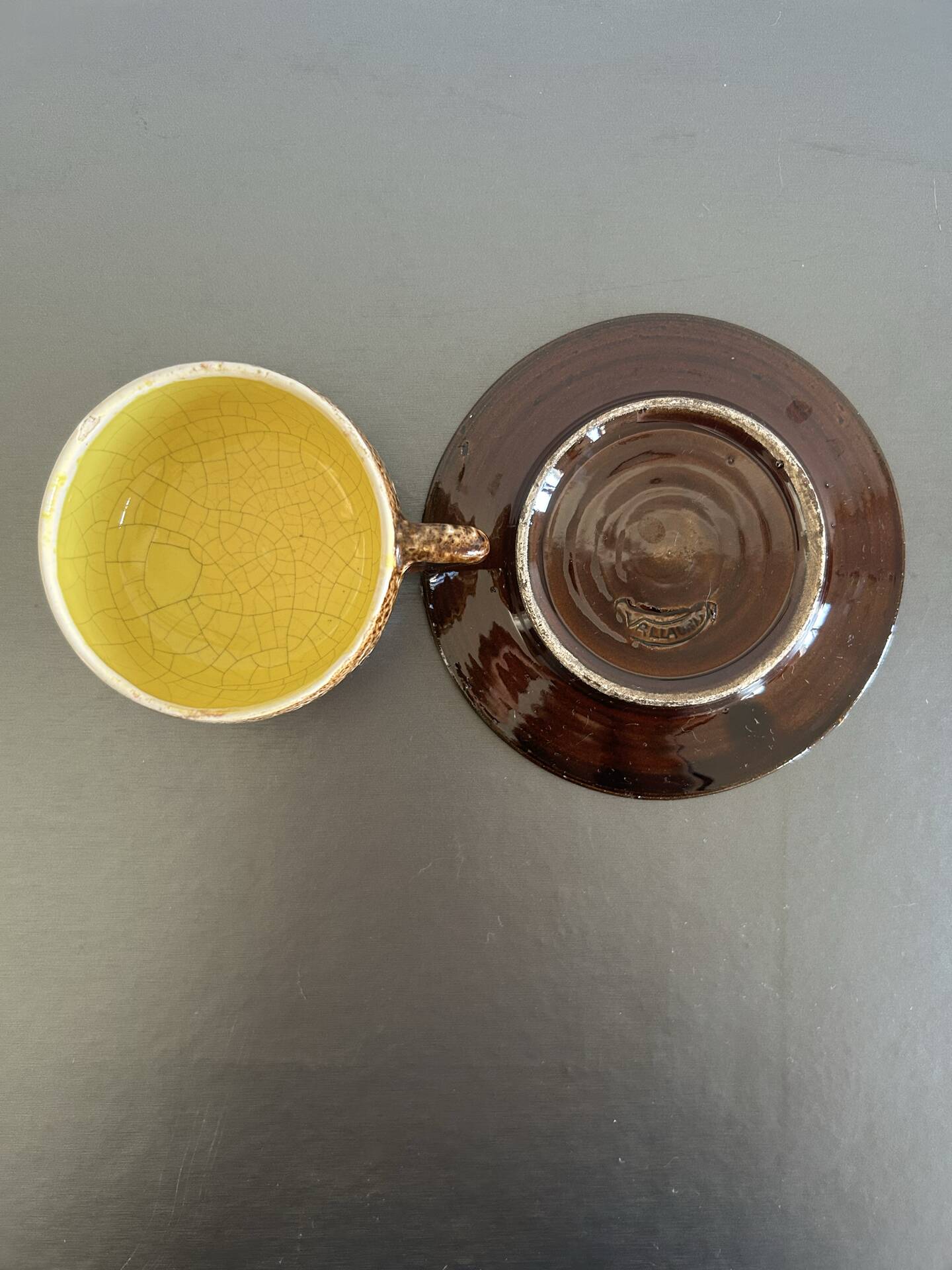 Tasses et soucoupes Vallauris