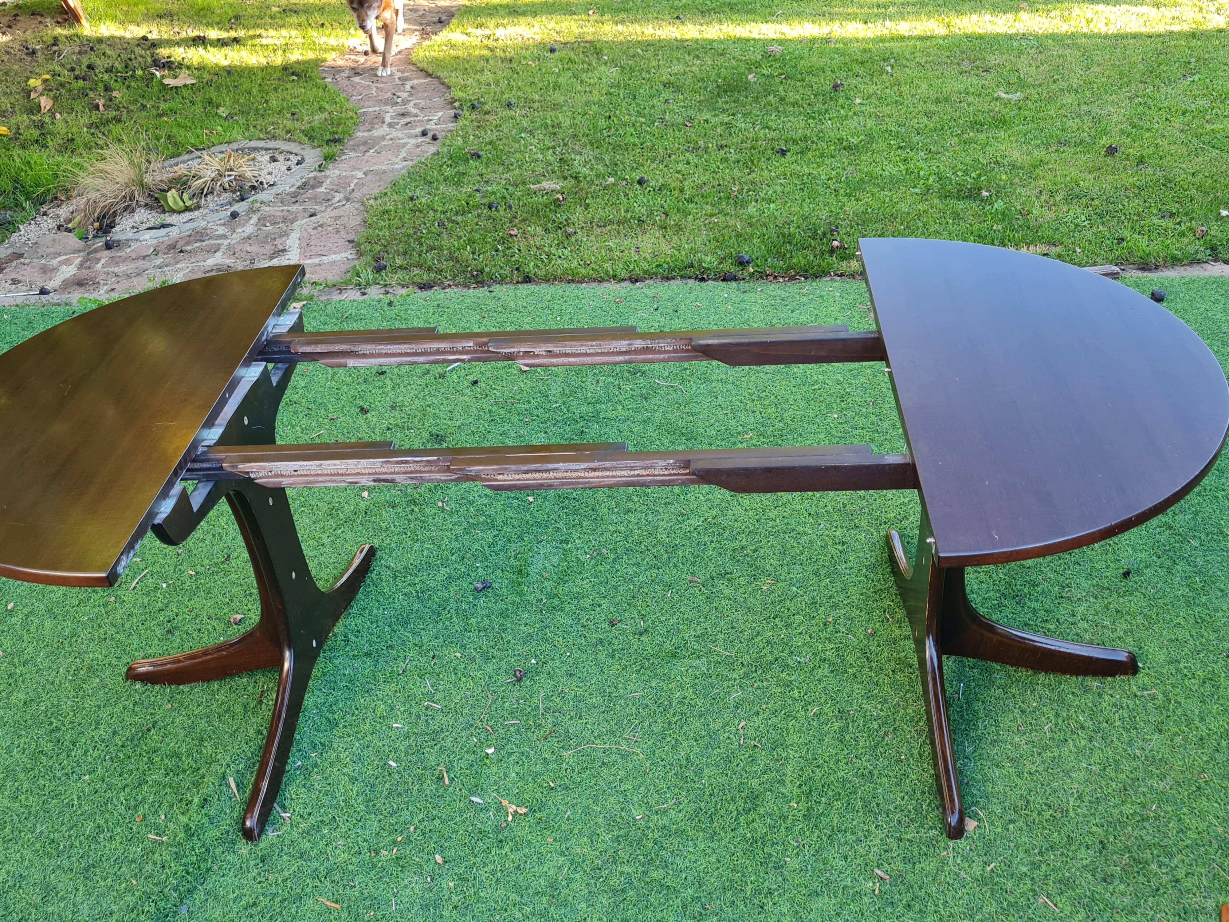 Extendable dining table Thonet