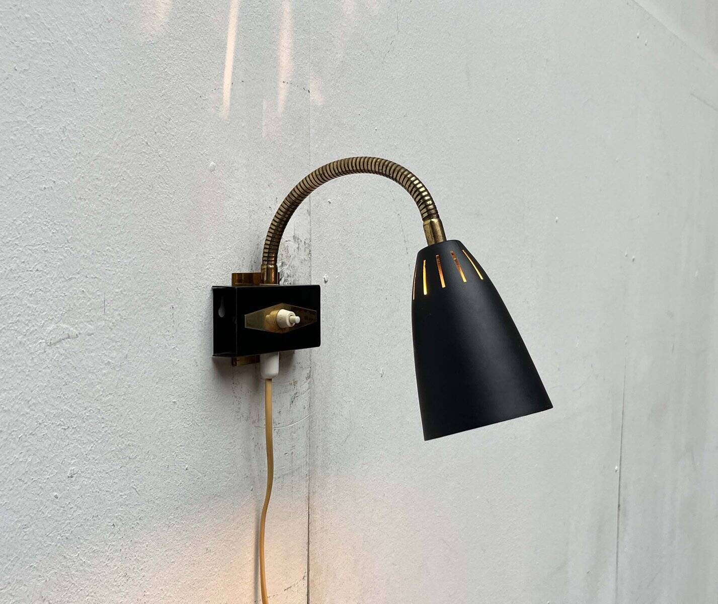 Modern mid-century wall lamp with a swan neck by Aris, Finland, 1950s