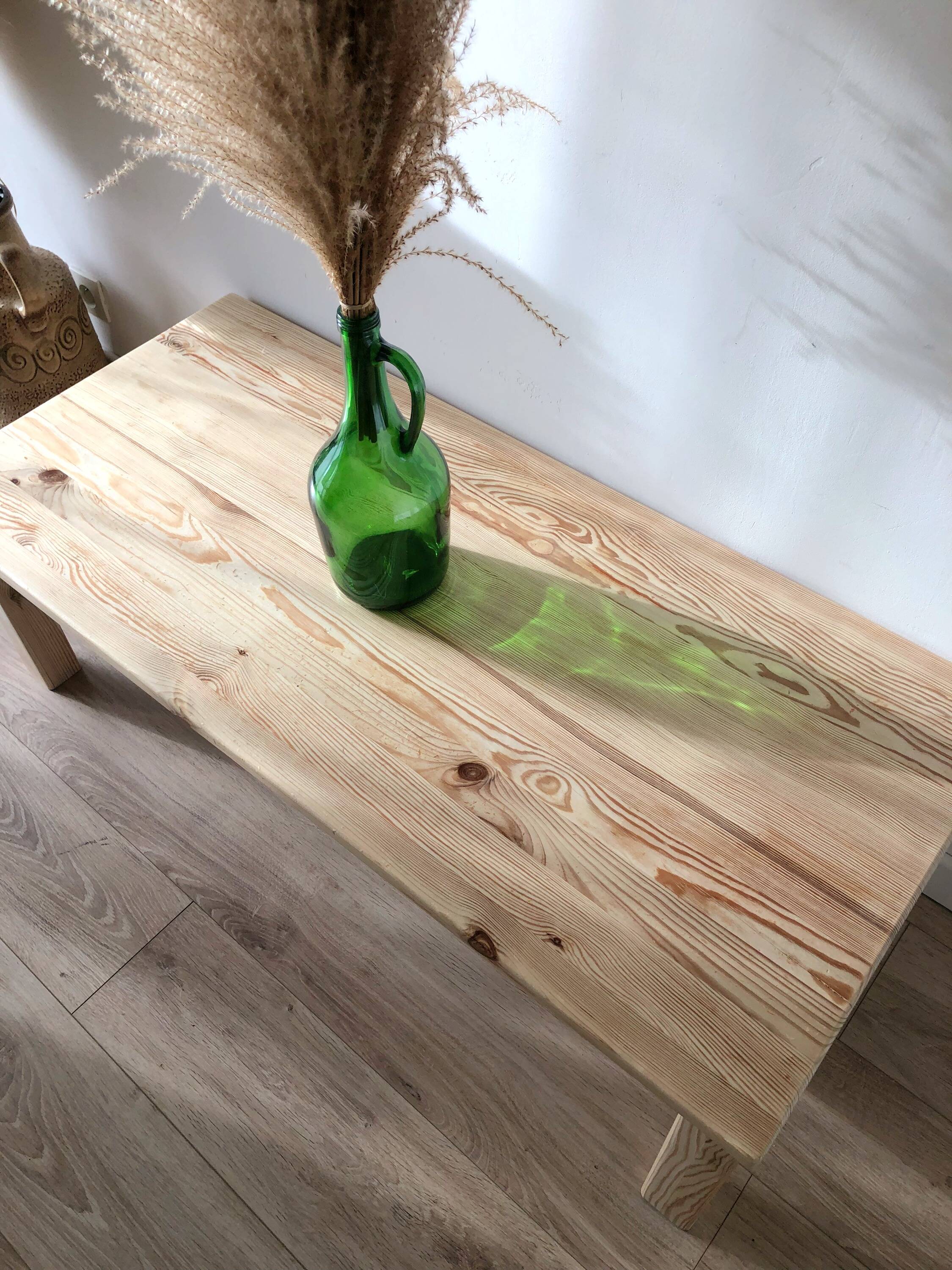 Farmhouse style coffee table, in solid pine