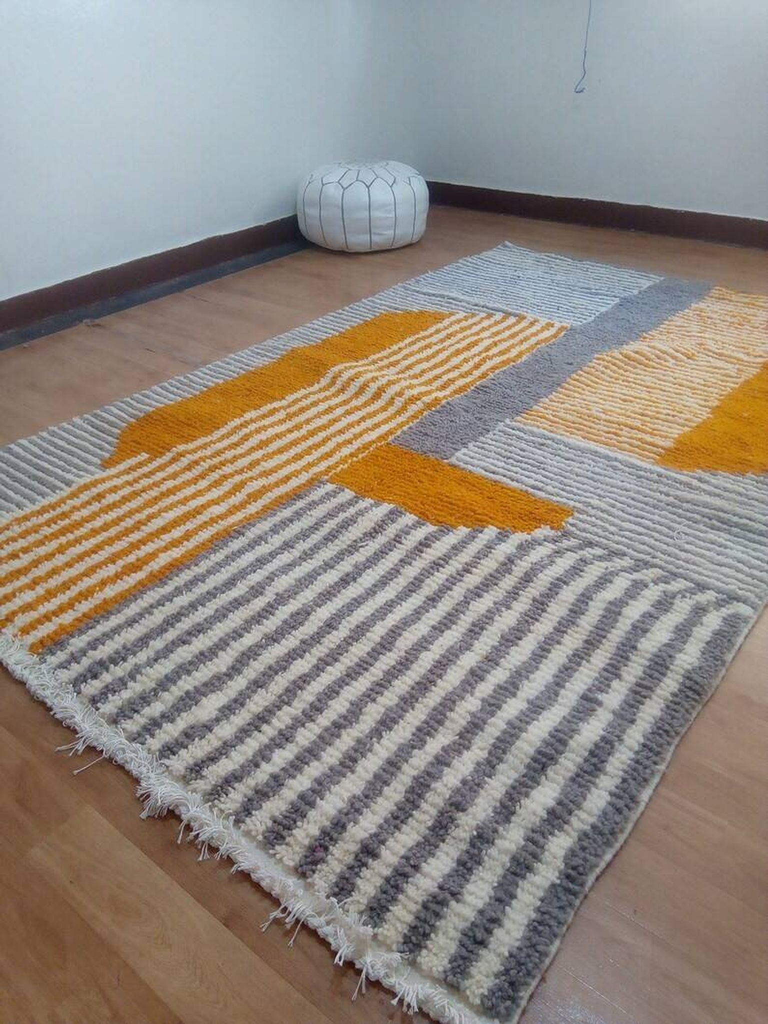 Grey Moroccan rug made of hand-woven wool - handmade rug - 252 x 163