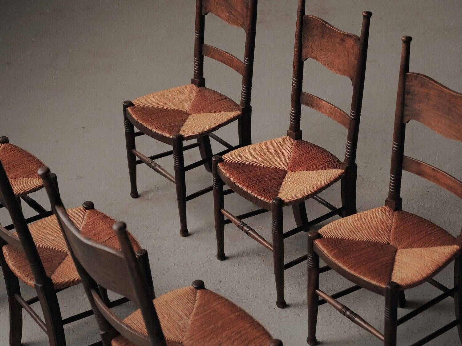 Set of 6 Arts & Crafts chairs, solid wood and straw, circa 1900.