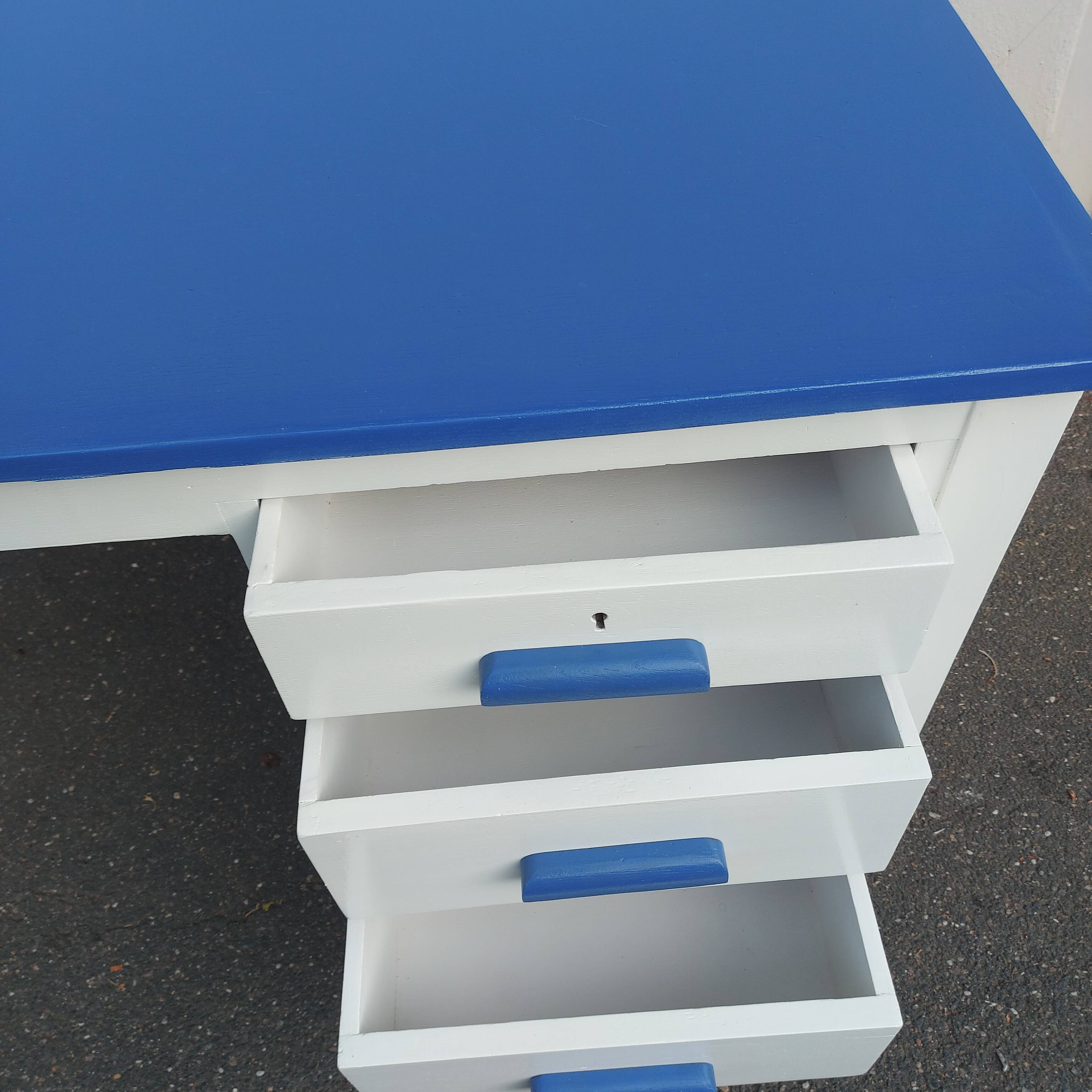 desk from the 1940s/50s