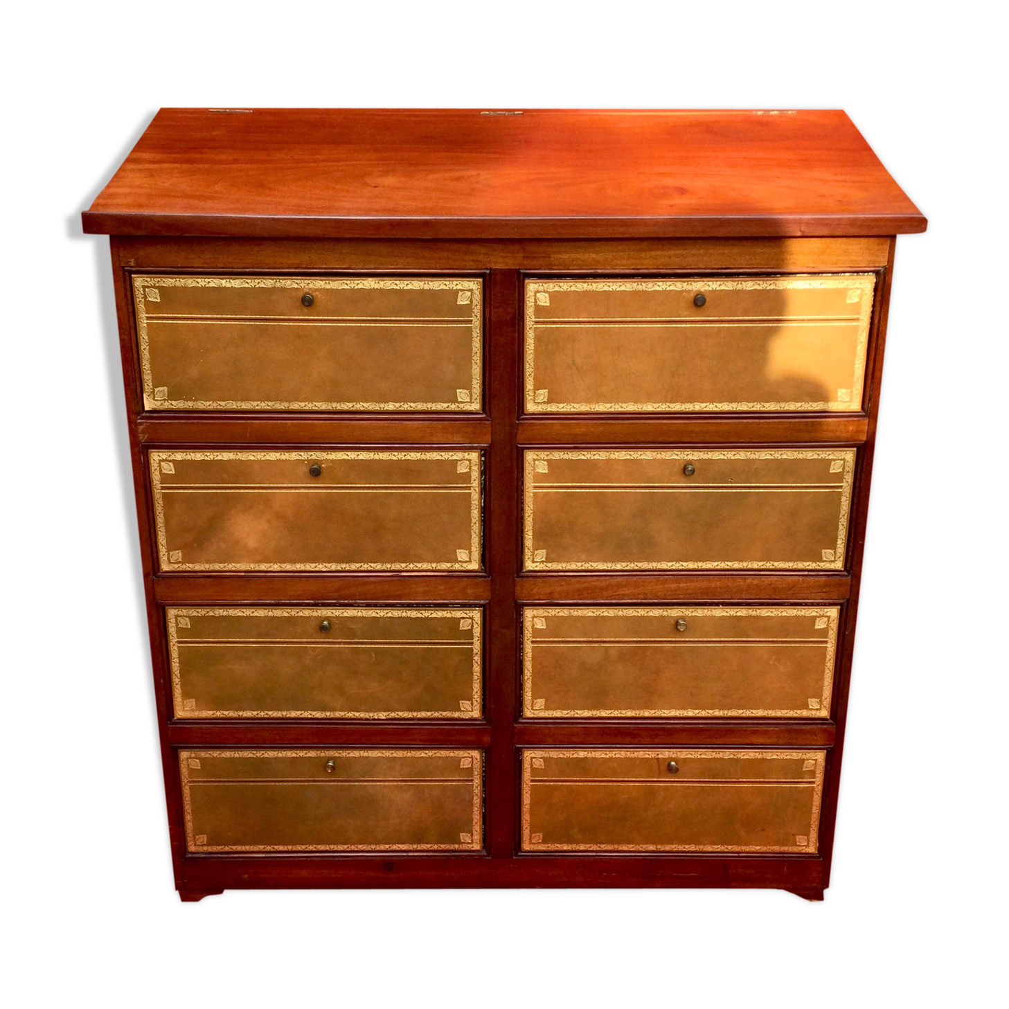 Cardboard maker forming mahogany writing