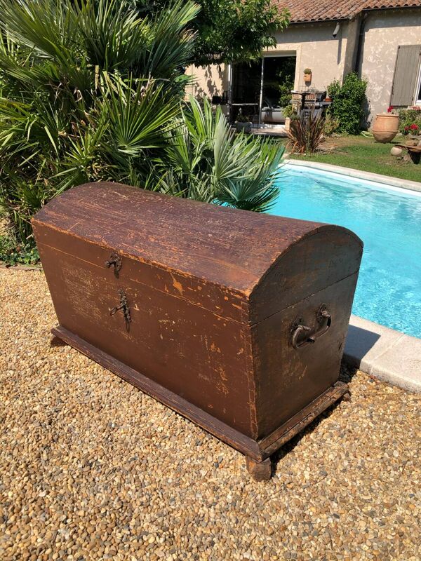 Coffre en bois ancien bombé 19ème
