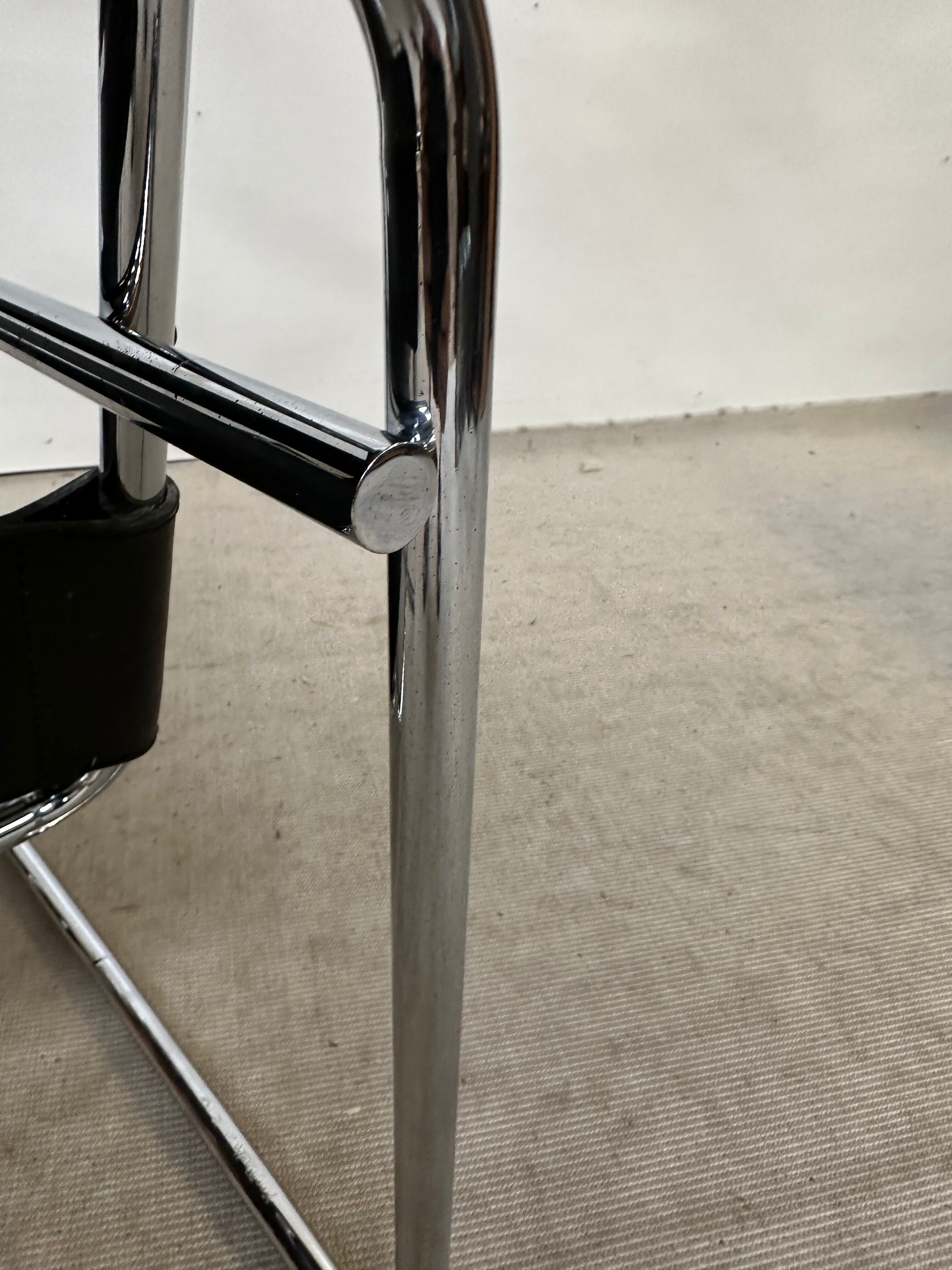 Knoll Wassily B3 chair Marcel Breuer