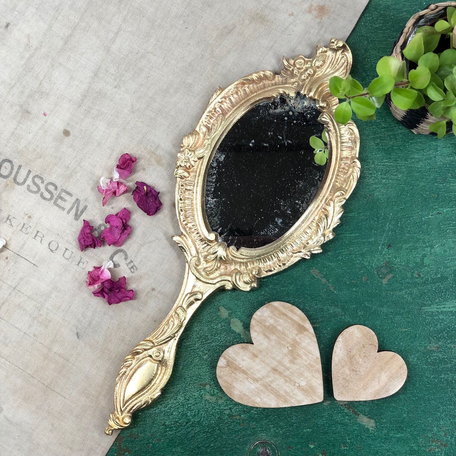 Bronze "face to hand" mirror