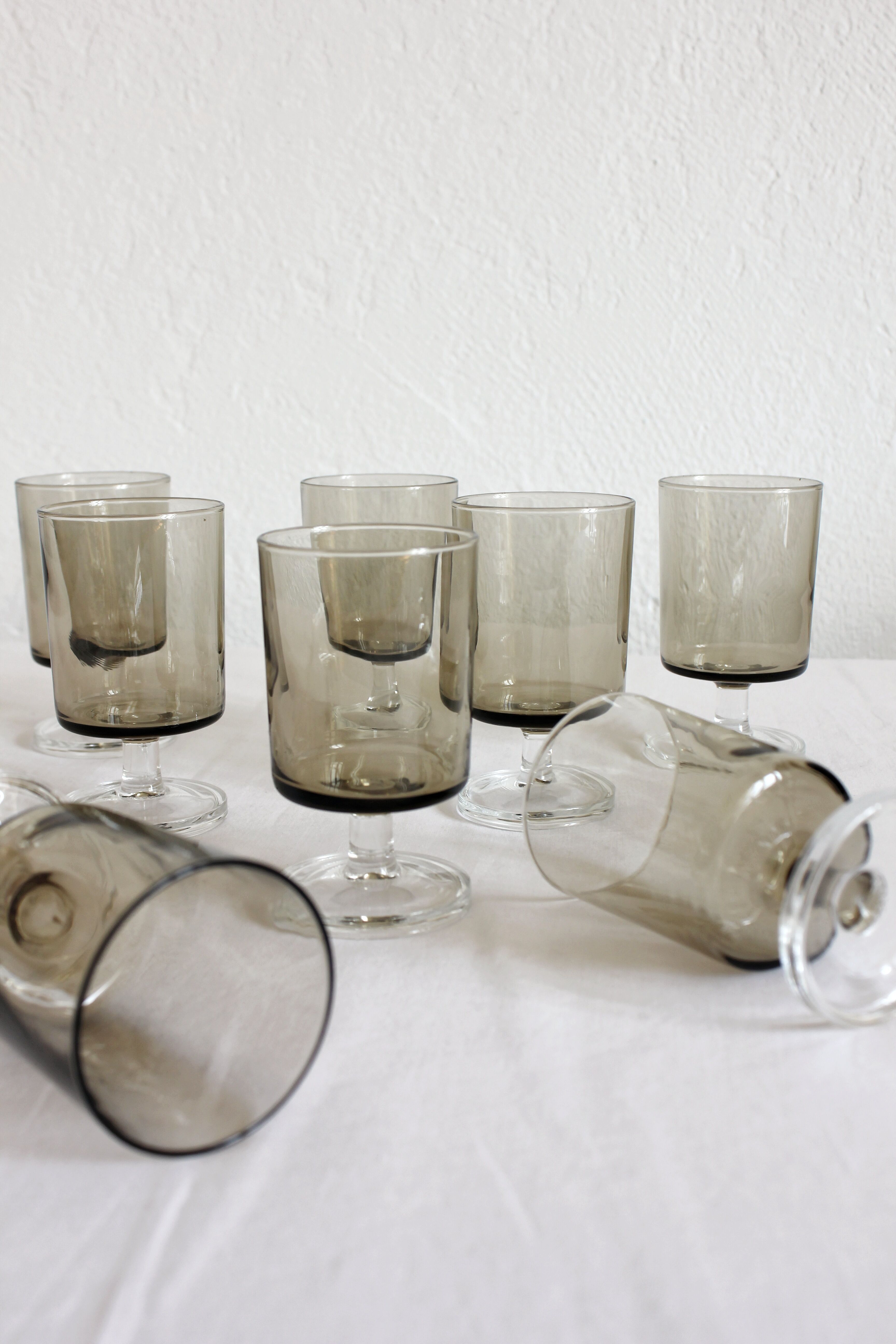 8 wine glasses in smoked glass Luminarc vintage 70s