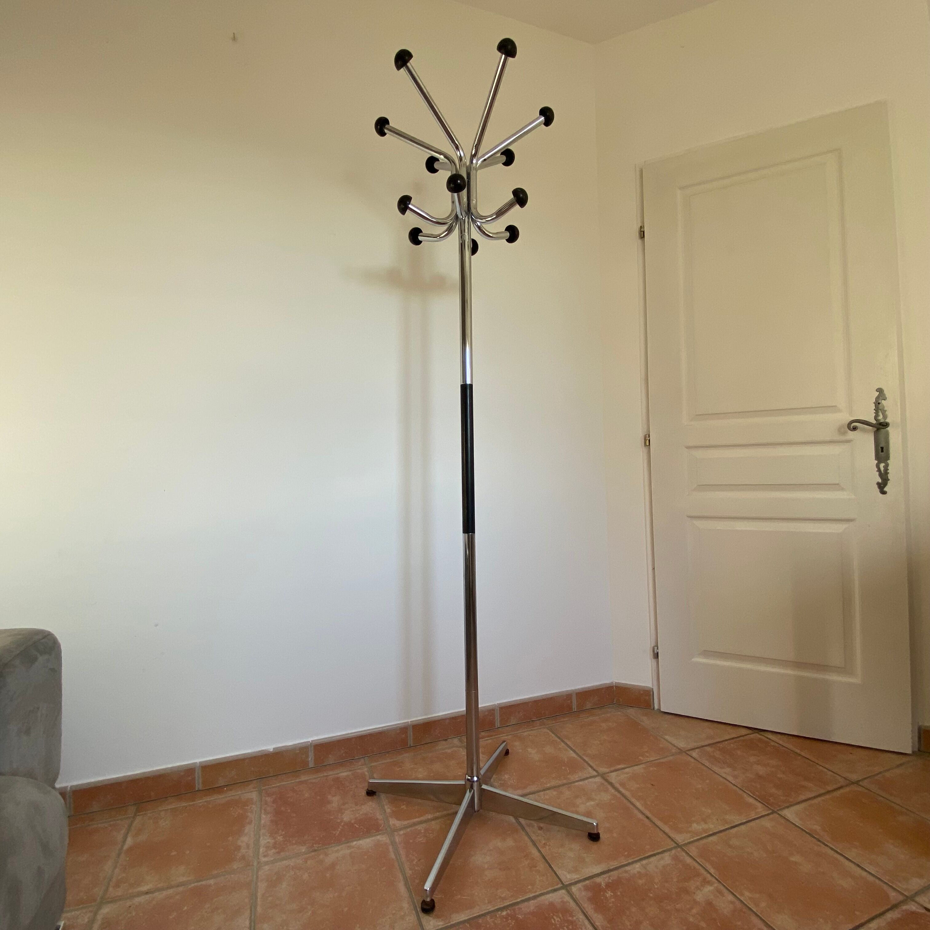 Parrot coat rack. 12 hooks. 1970.