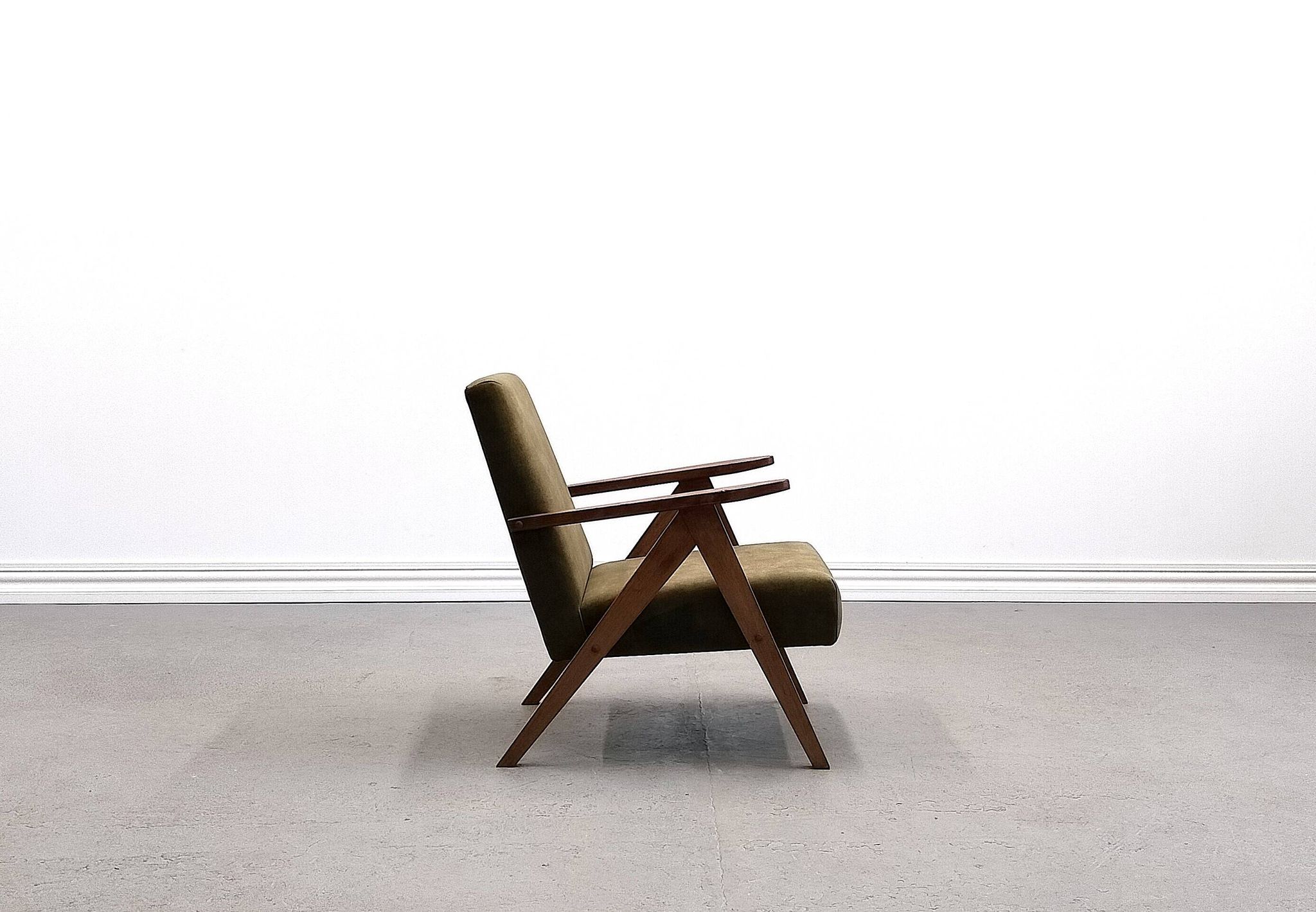 Mid Century Easy Chair Model B - 310 Var in Forest Green Velvet