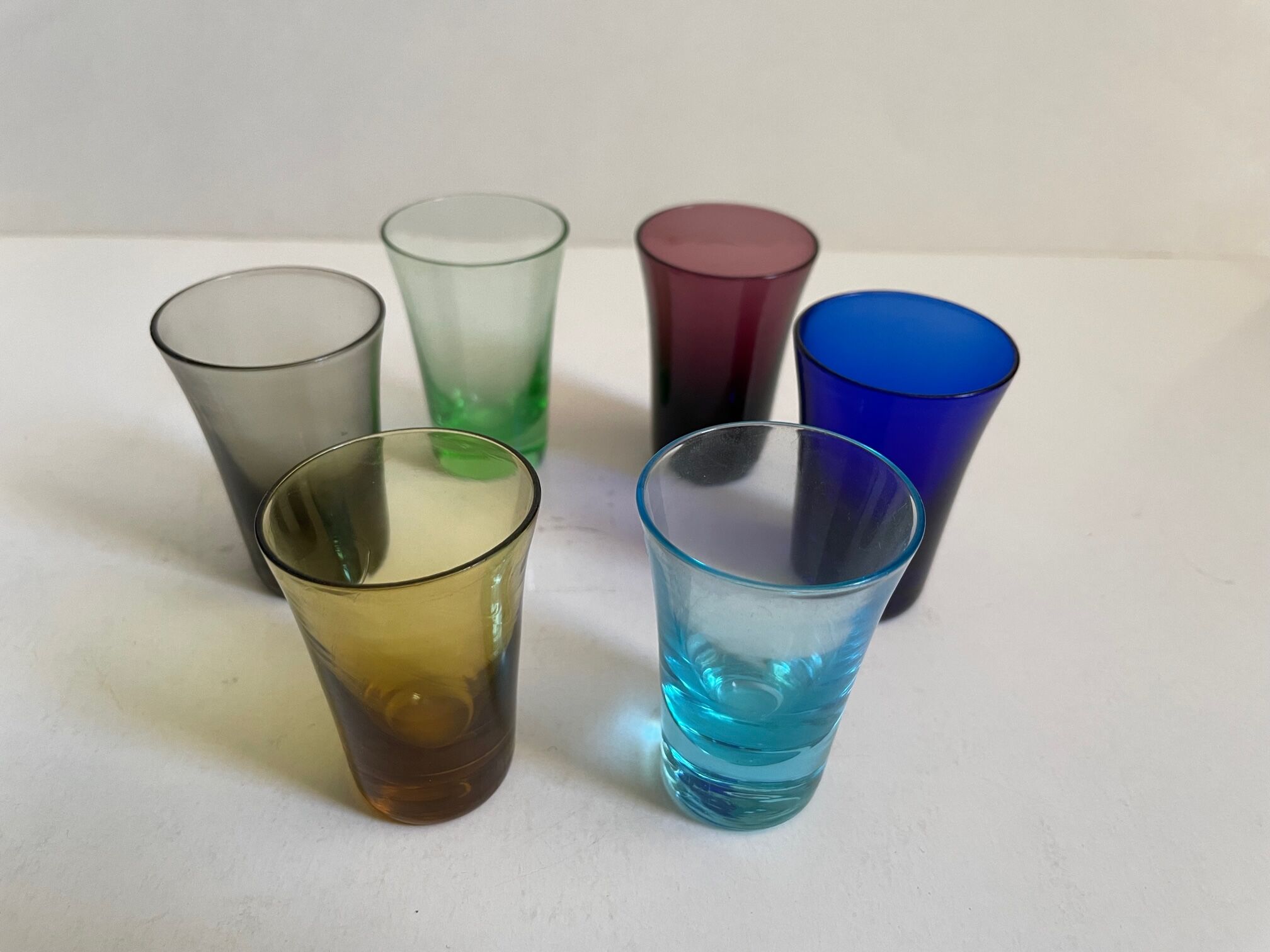Set of 6 coffee/tea cups with removable stand.