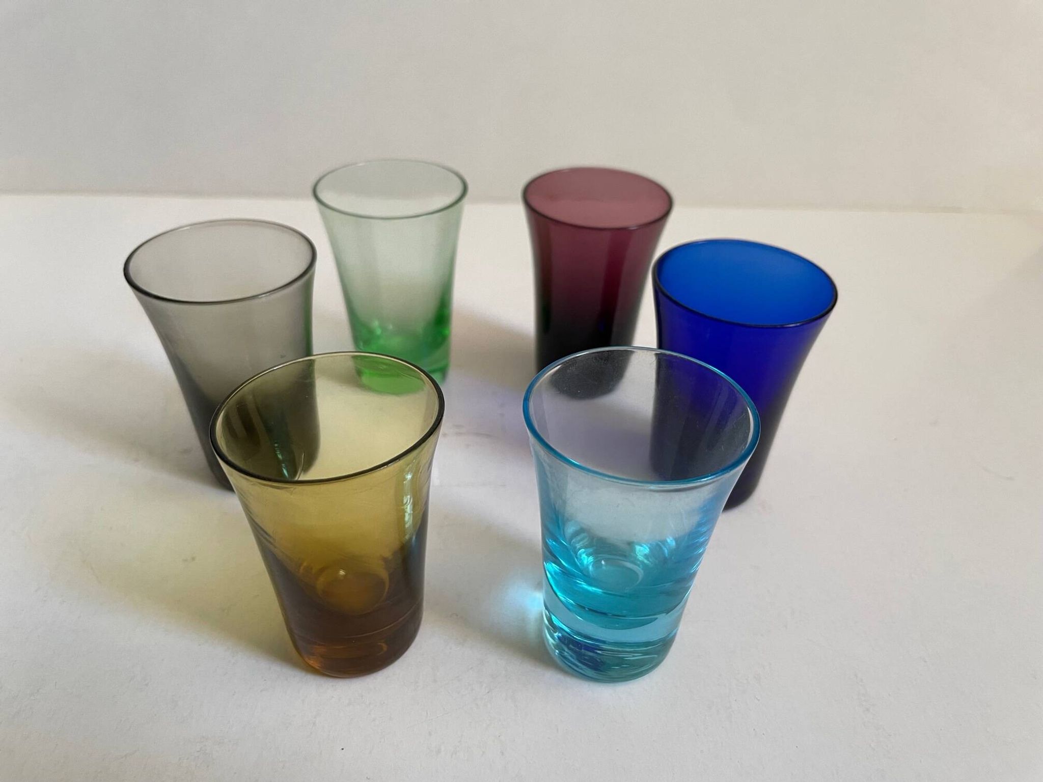 Set of 6 coffee/tea cups with removable stand.