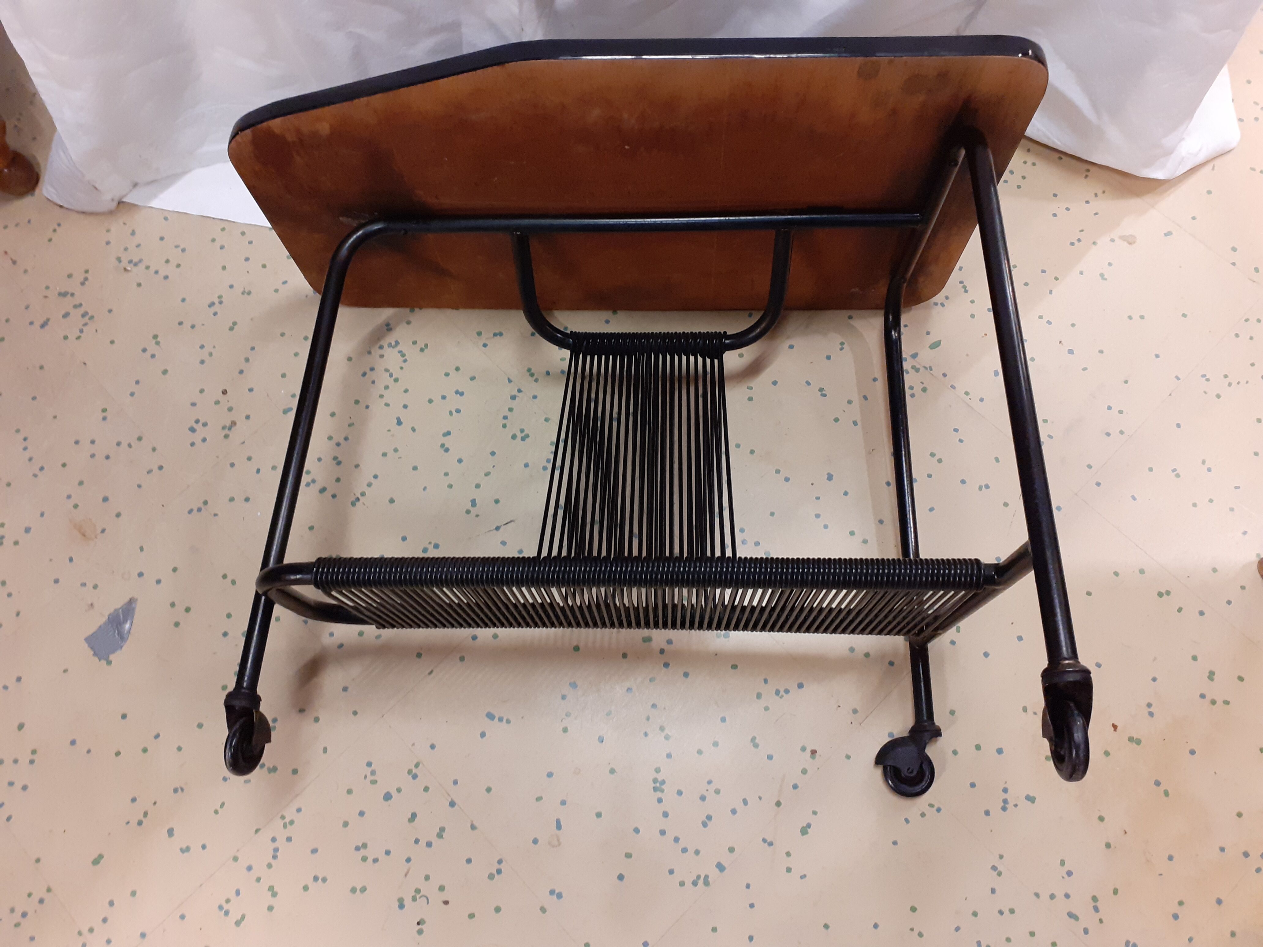 Side rolling table range vinyls scoubidou