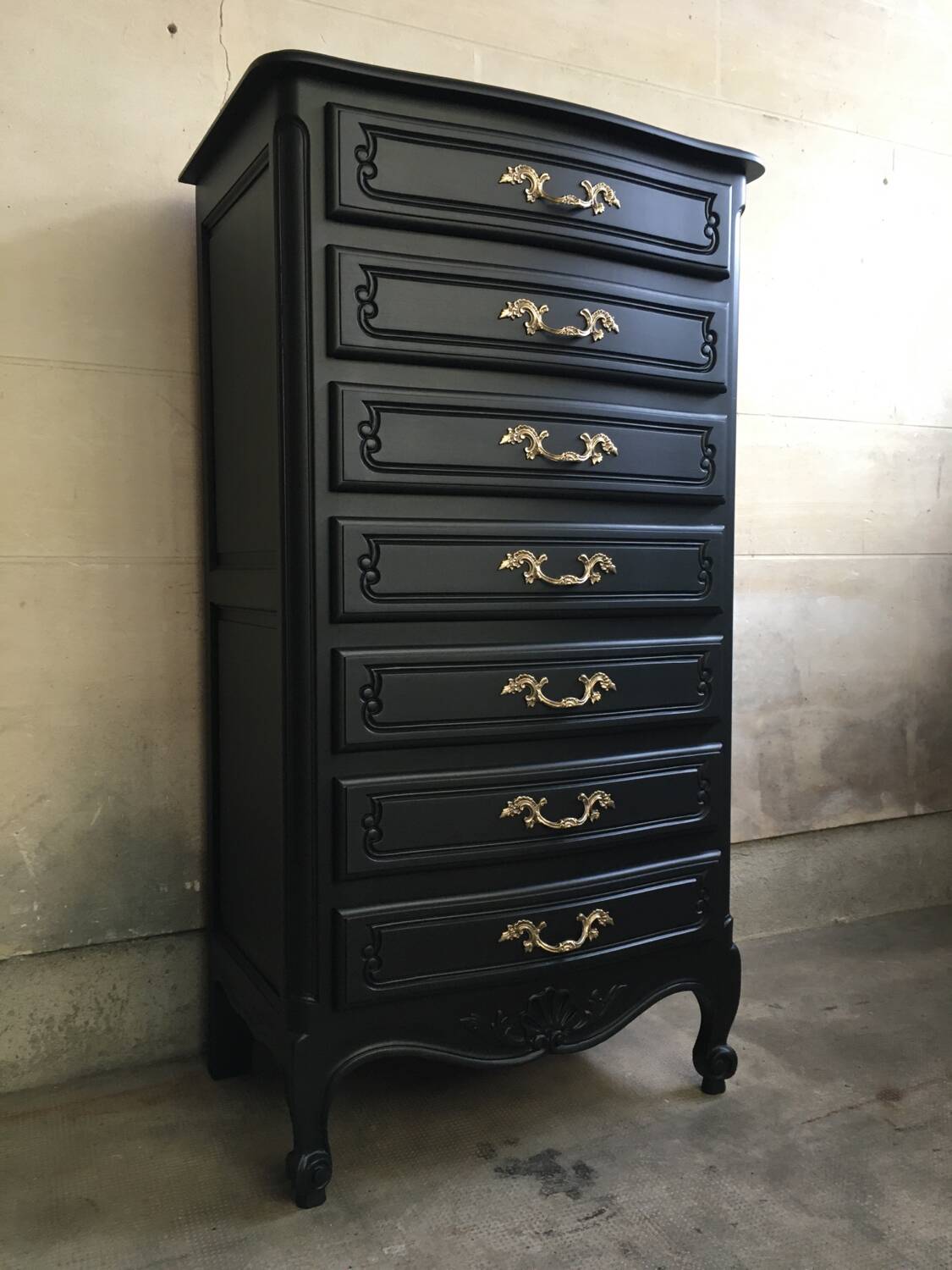 Vintage black revamped weekly planner