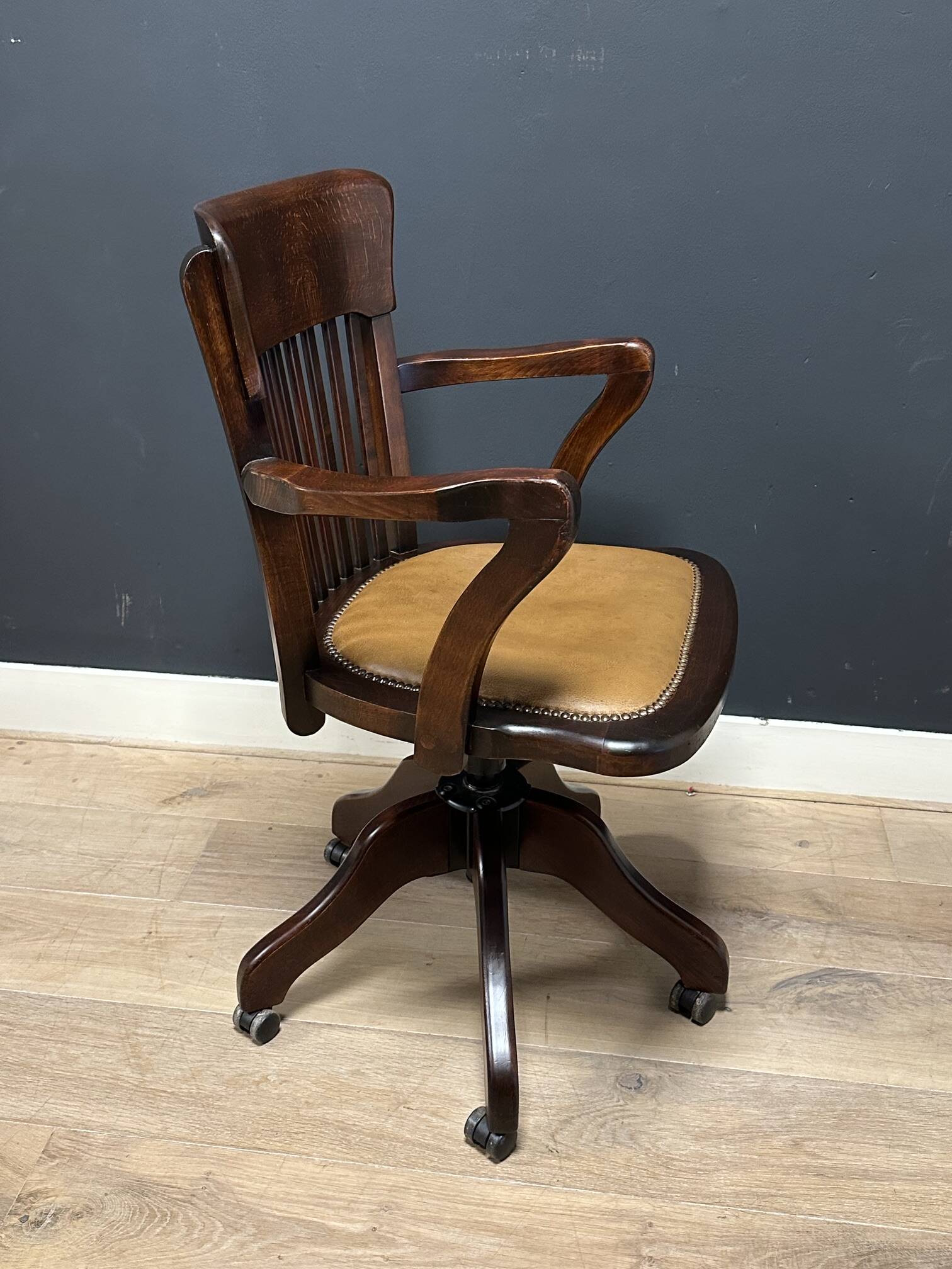 Classic office chair