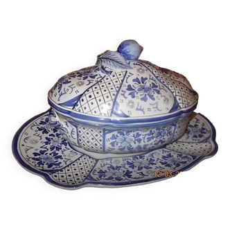 Tureen with its handmade dish