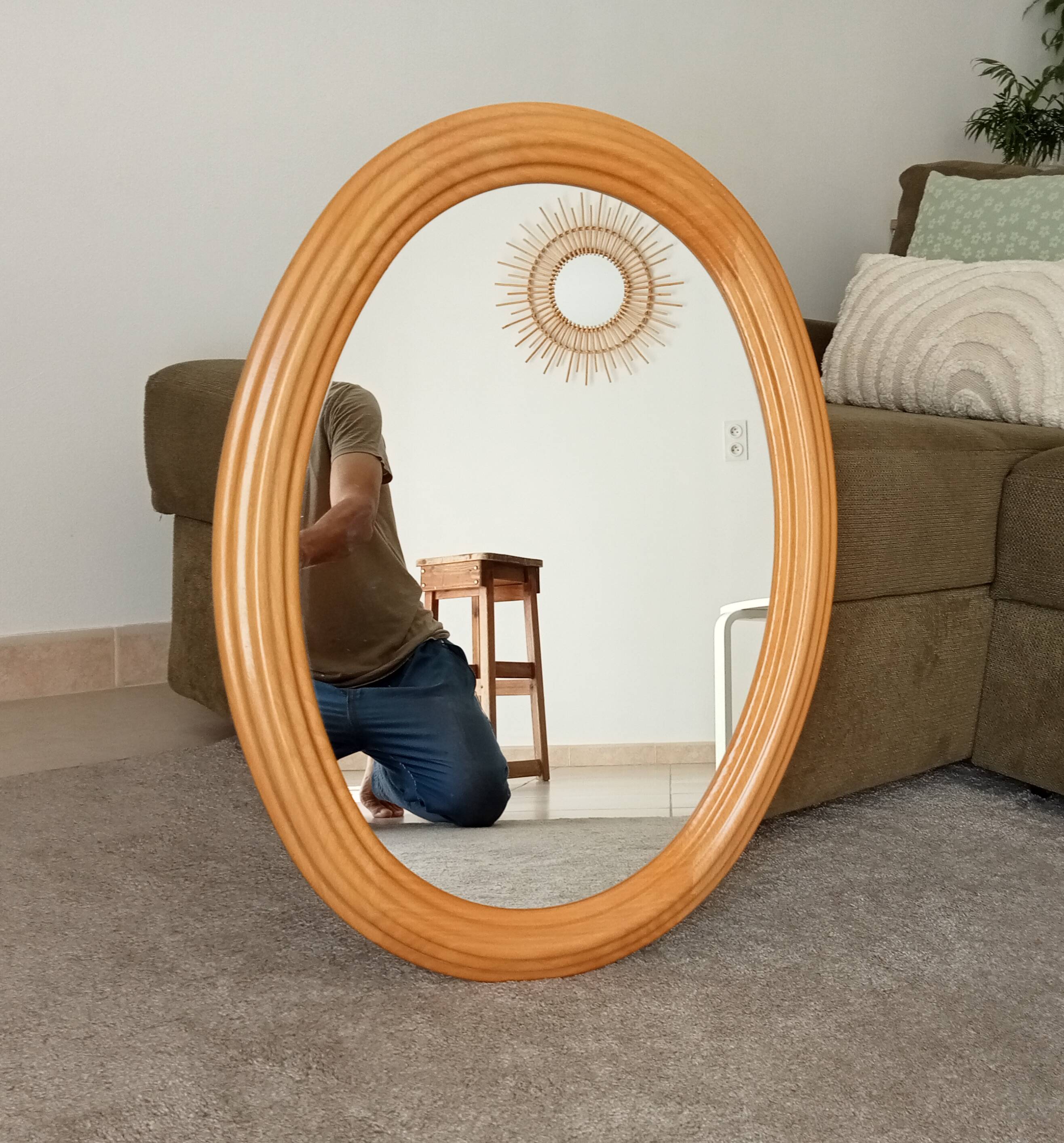 Vintage oval mirror in beech from the 70s/80s.