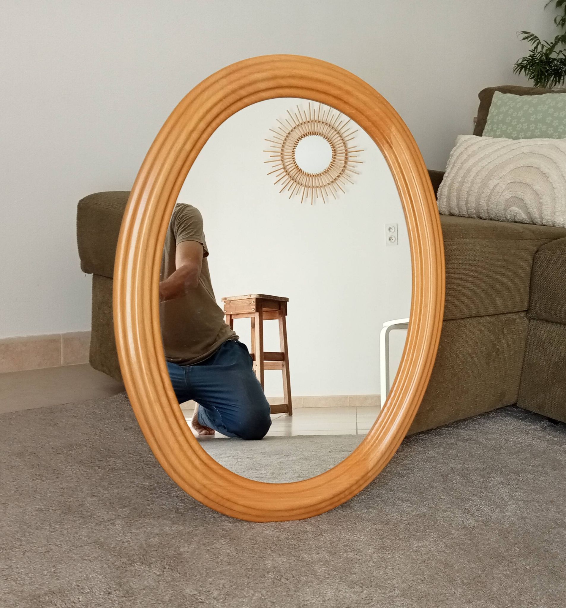 Vintage oval mirror in beech from the 70s/80s.