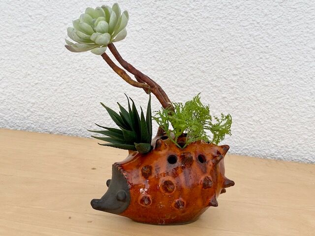 Vase pique flower hedgehog