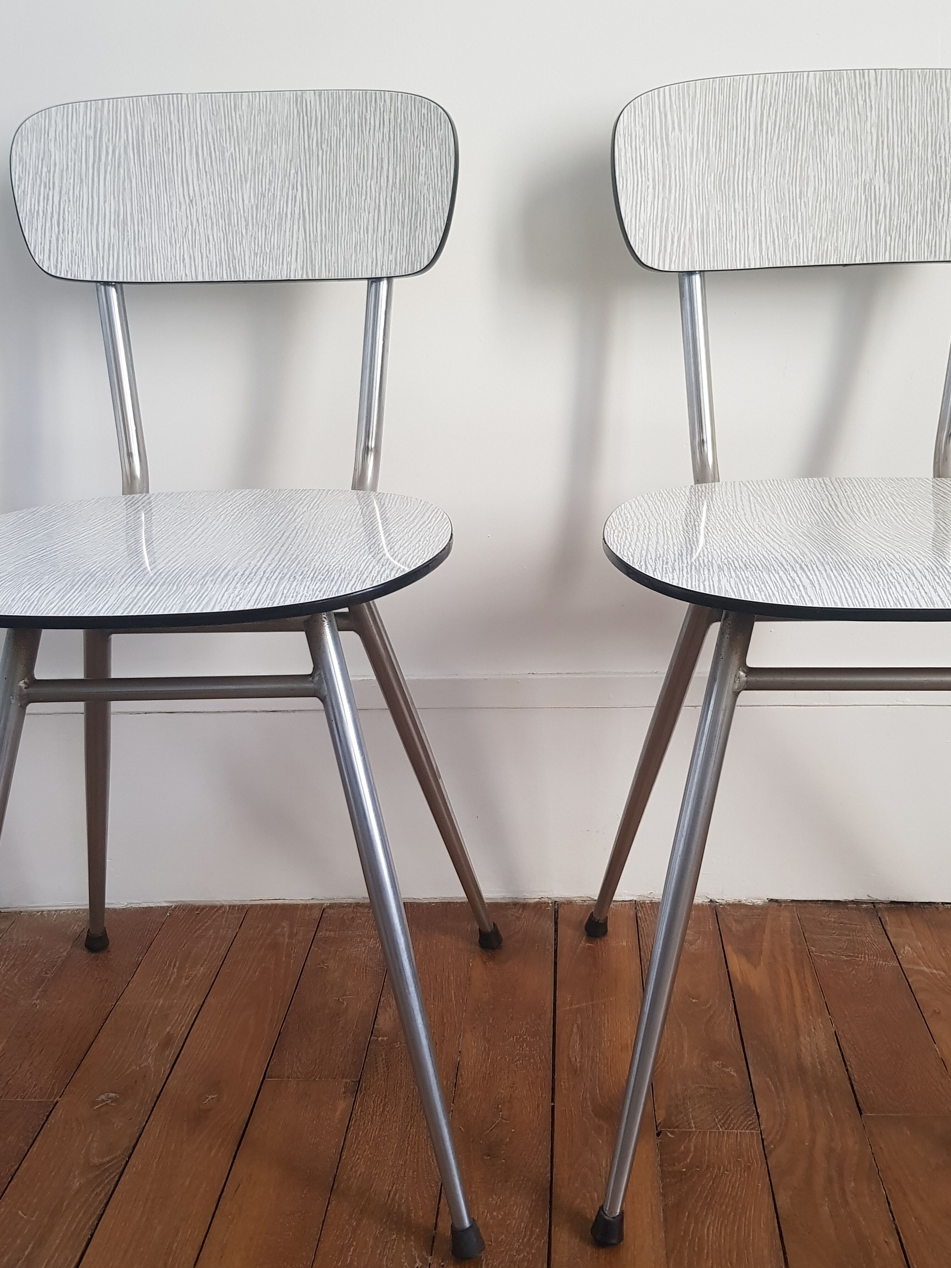 Set of 2 formica chairs