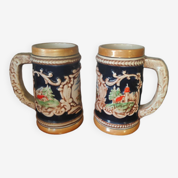 2 chopes à bière en céramique à décor de château et de paysages