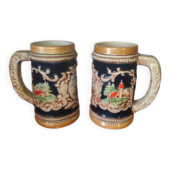 2 chopes à bière en céramique à décor de château et de paysages