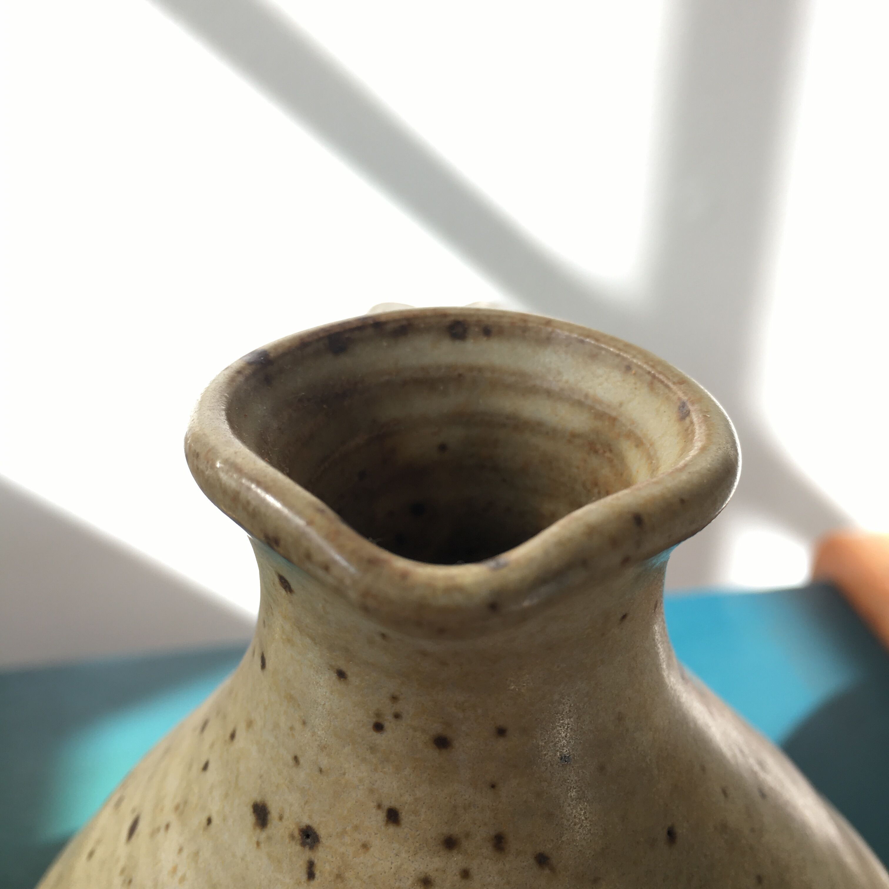 Series of pyrity stoneware tableware