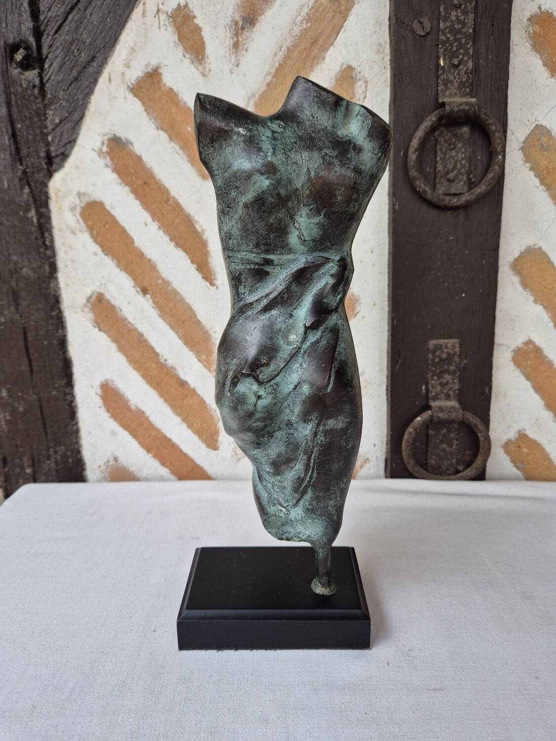 Sculpture statue female body