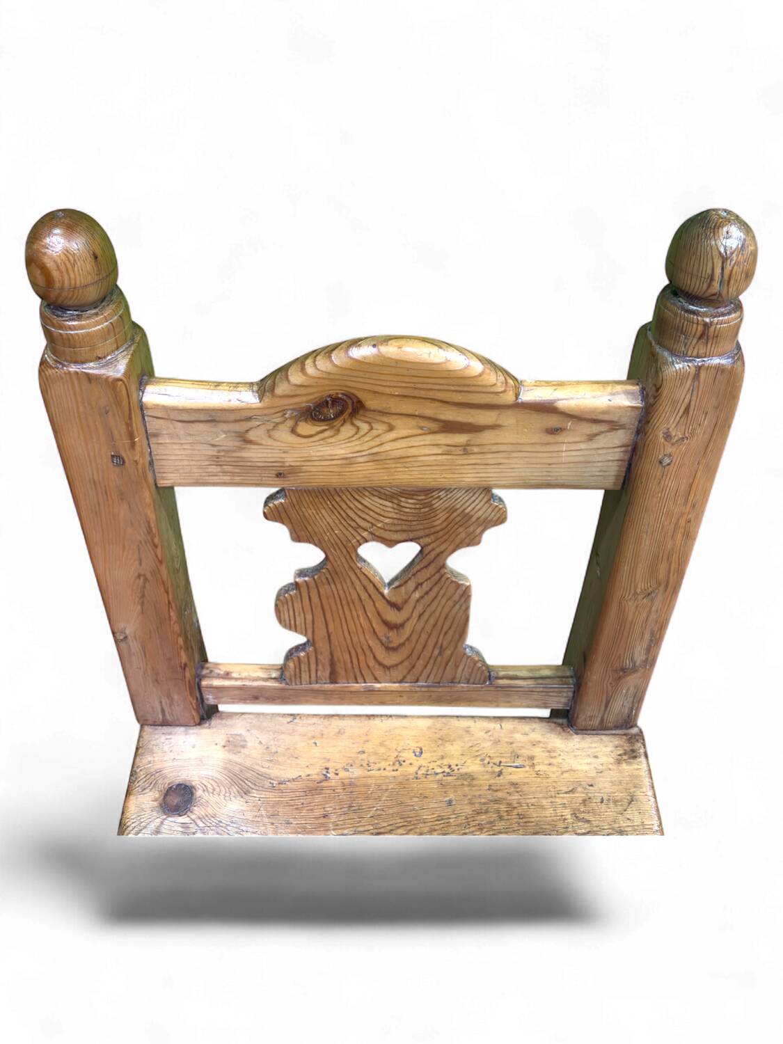 Chaise en bois primitive style brutaliste 19e siècle