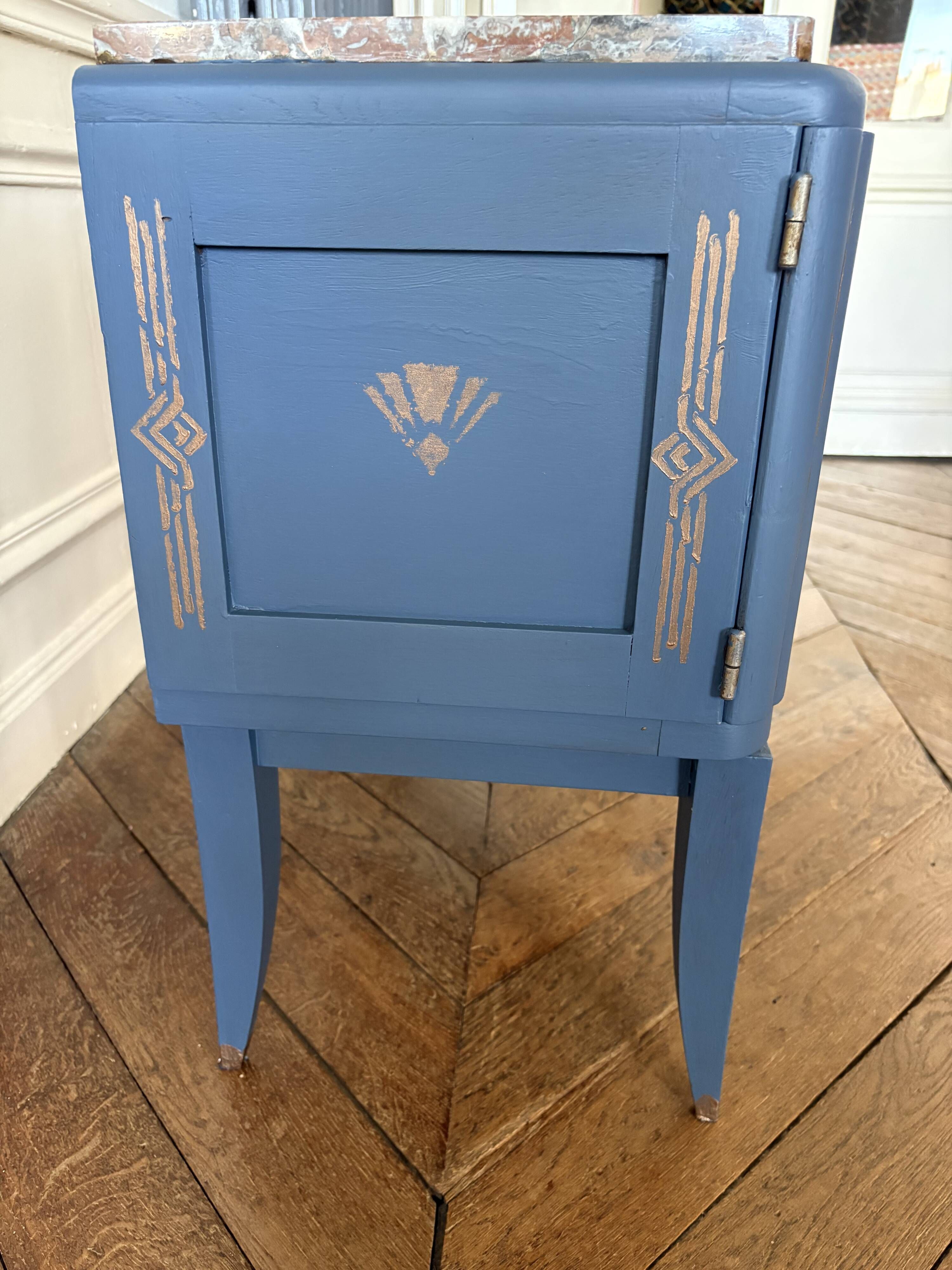 Petit meuble d'appoint art déco. Pièce unique