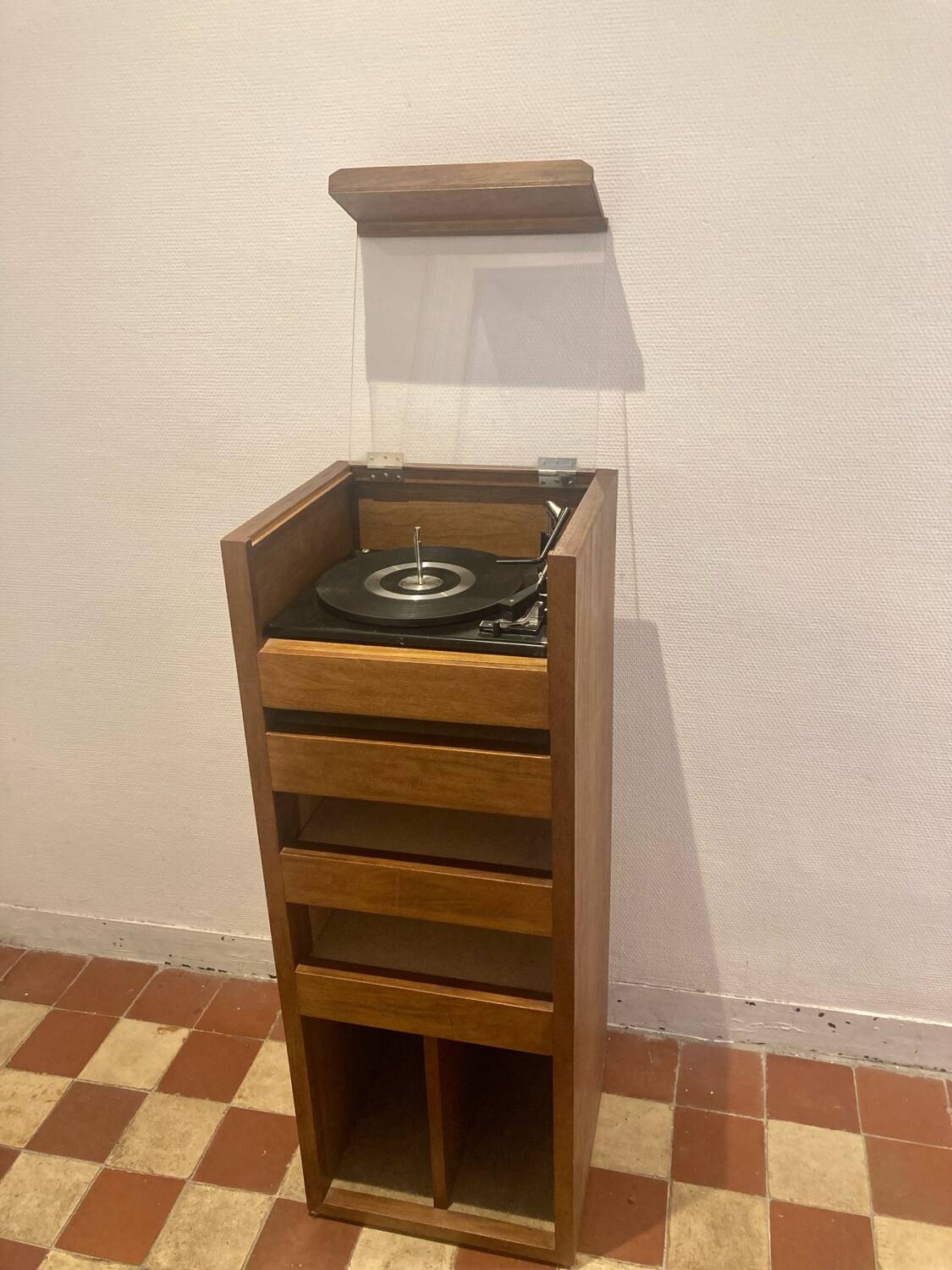 Cabinet/column for turntable and vinyl