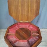 Octagonal tray worker