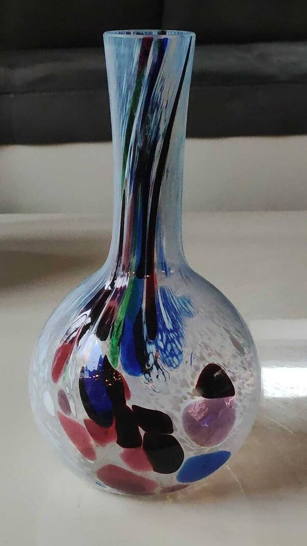 Vase boule en verre d''Art soufflé moucheté