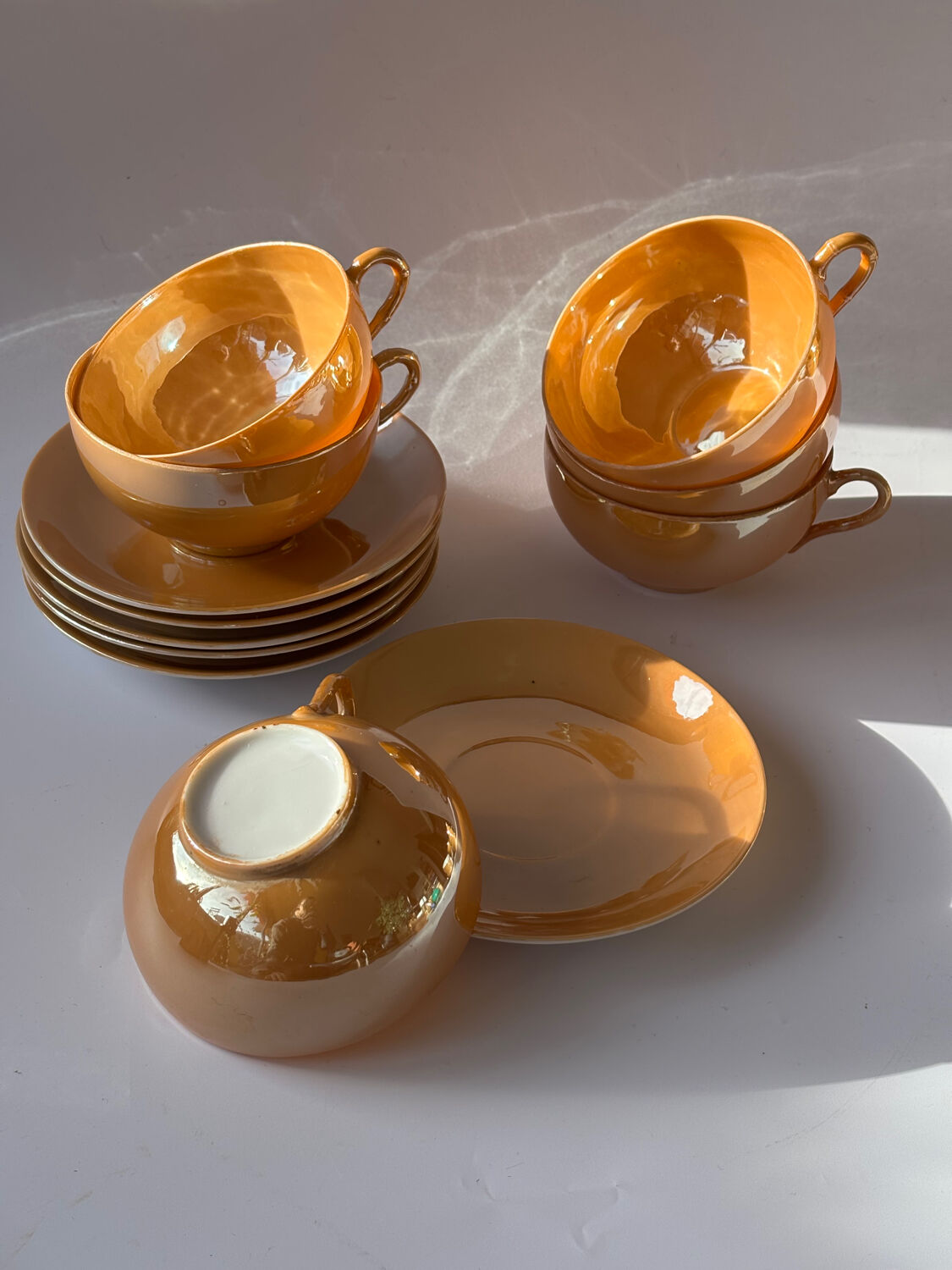 Service en porcelaine irisé 