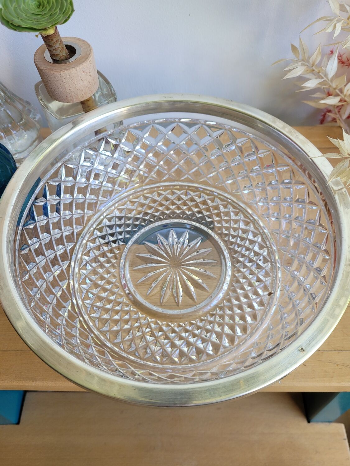 Circled crystal dish