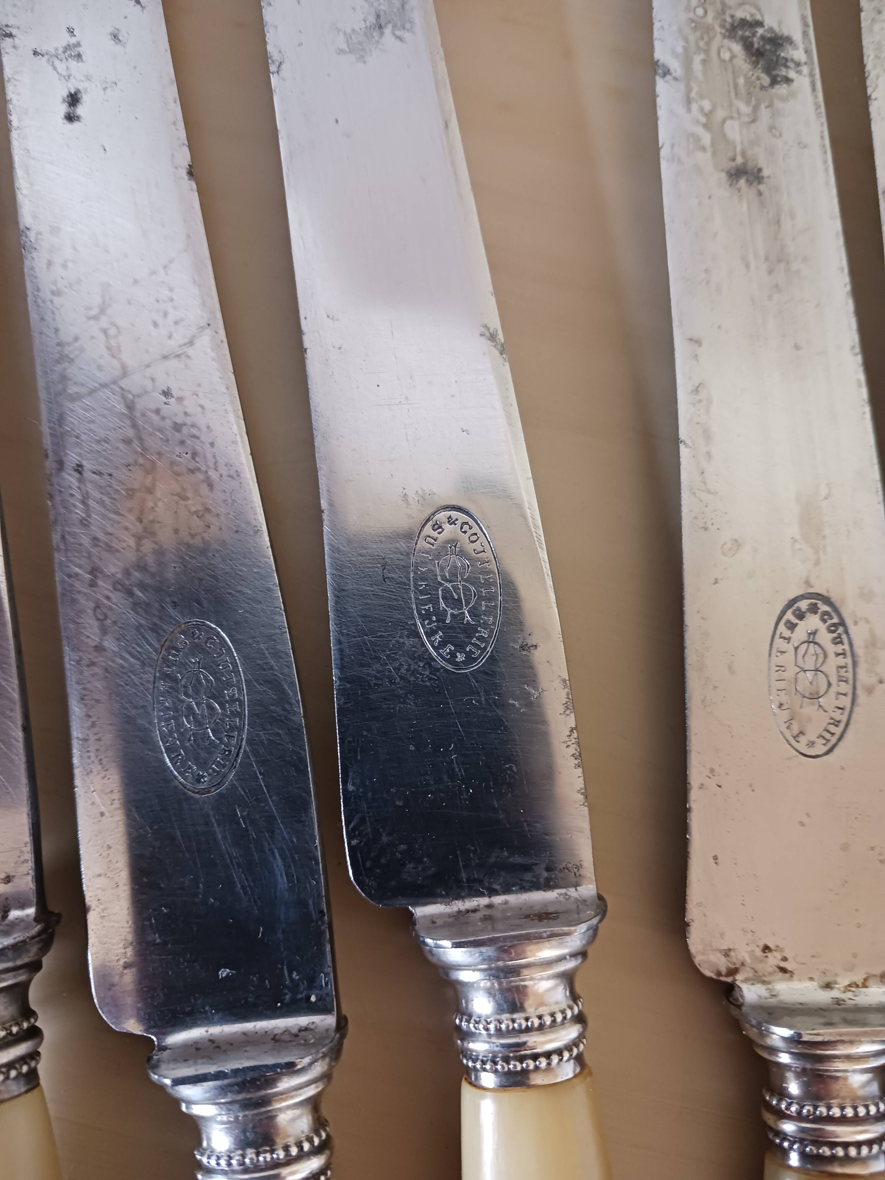 Antique knives in Bakelite and steel.