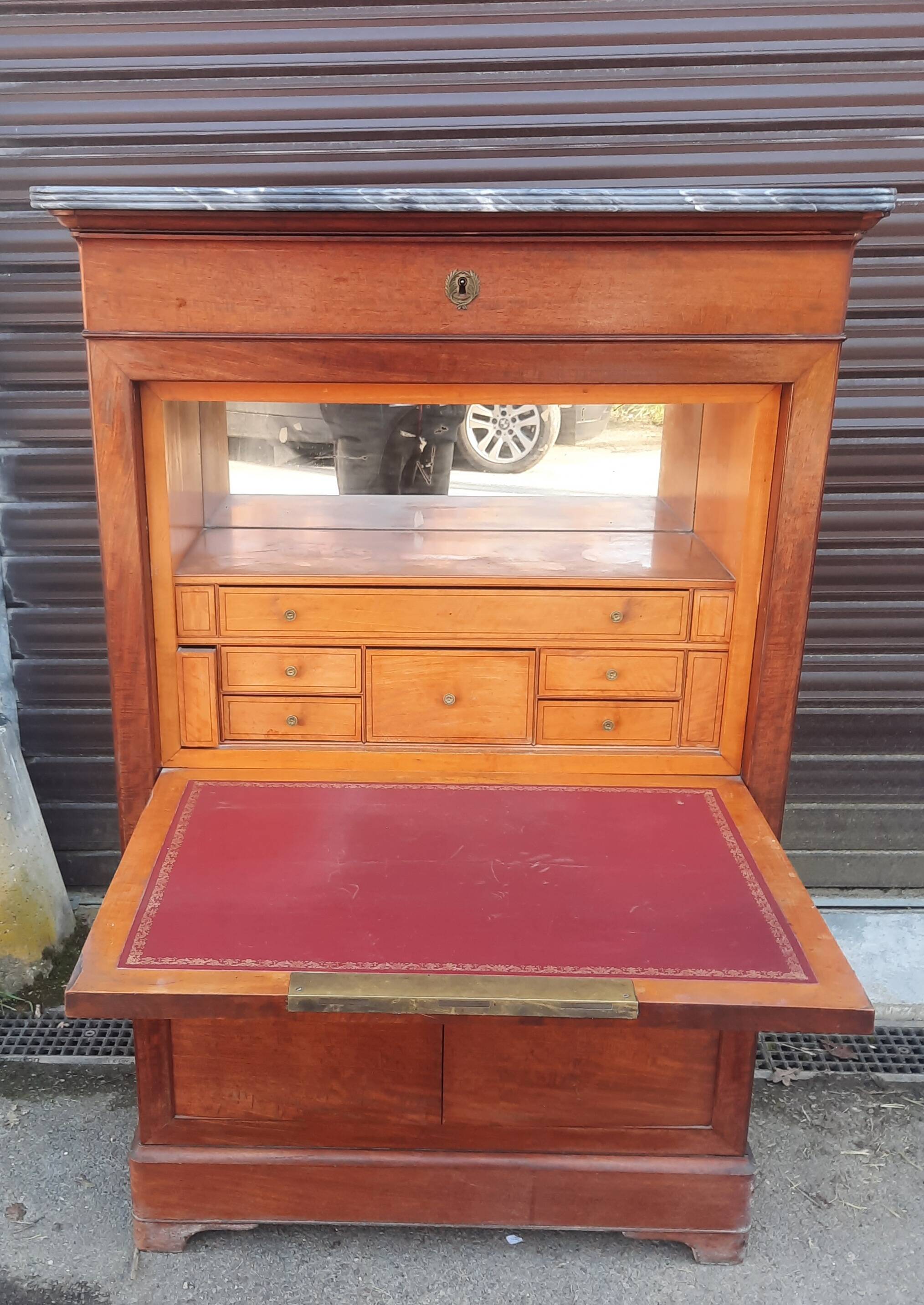 Secretary in veneer from the nineteenth century