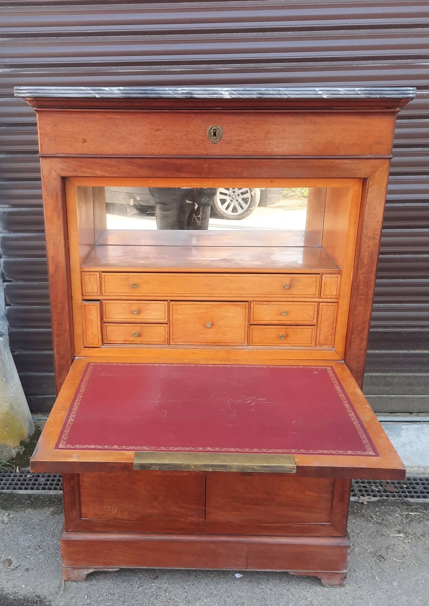 Secretary in veneer from the nineteenth century