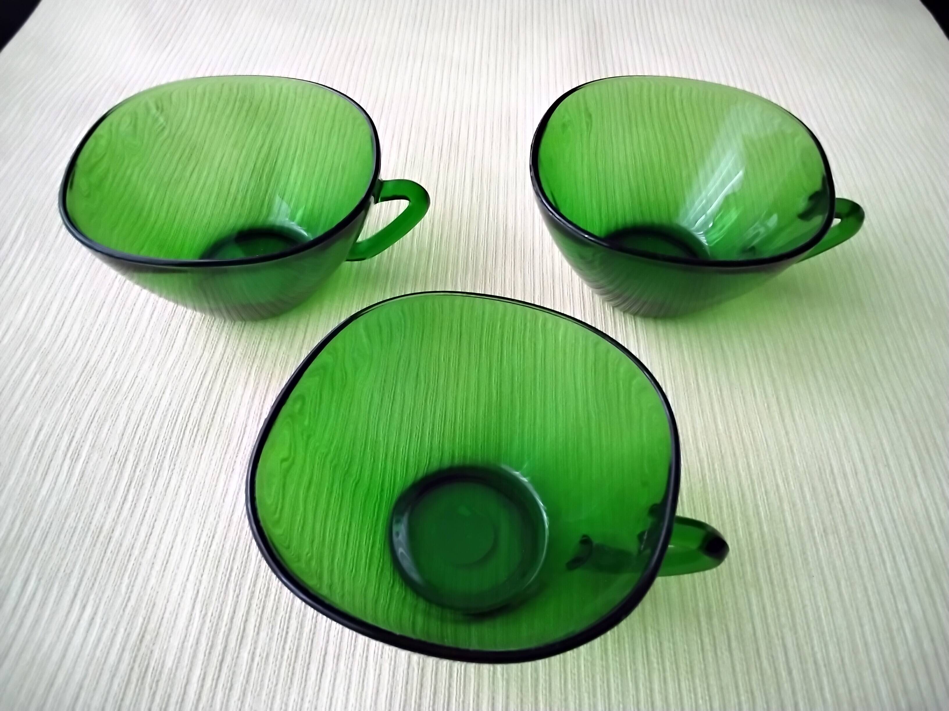 3 large vintage tea cups in véréco tempered glass