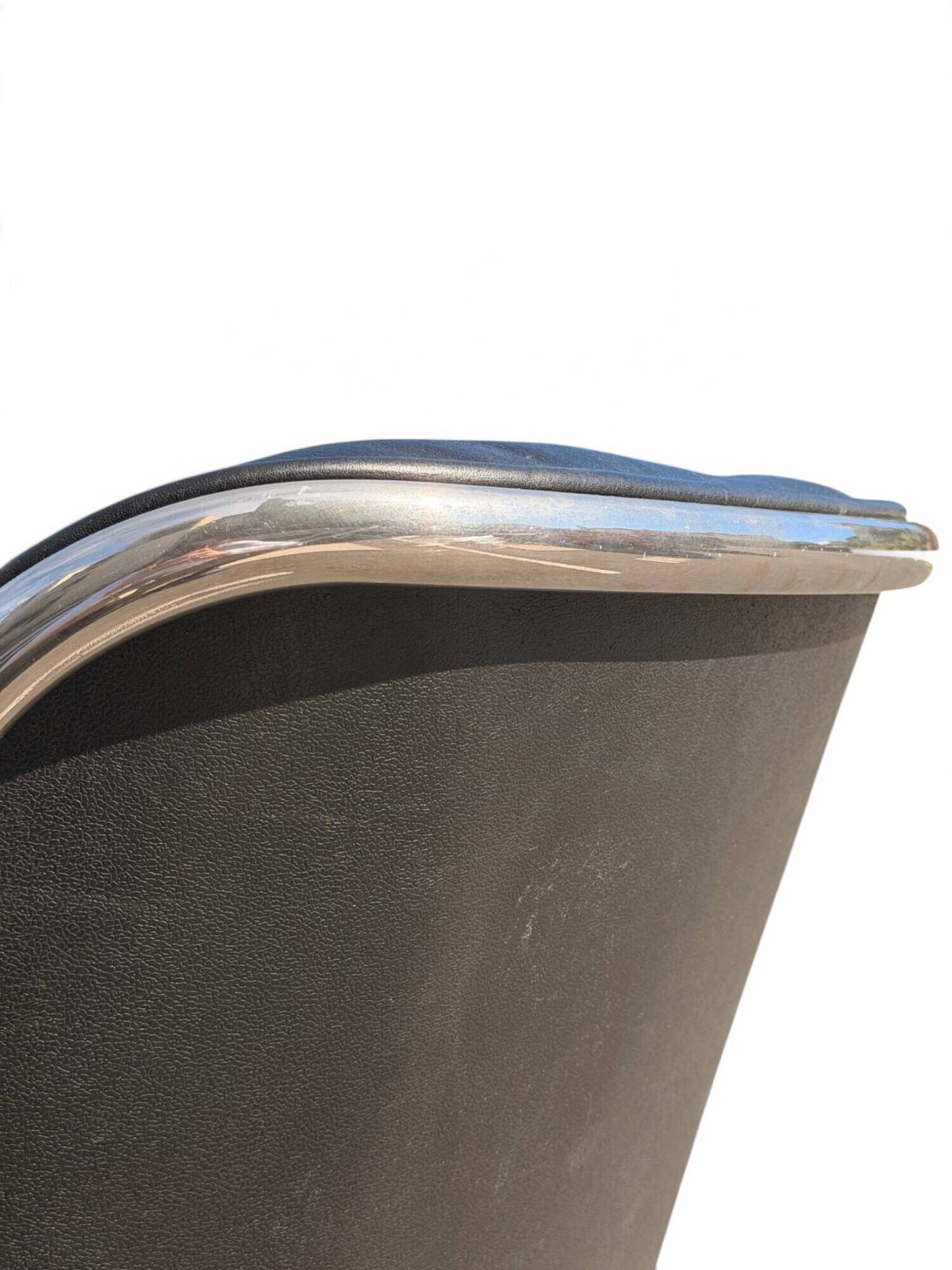 Charles Pollock Executive Knoll office chair in black leather.