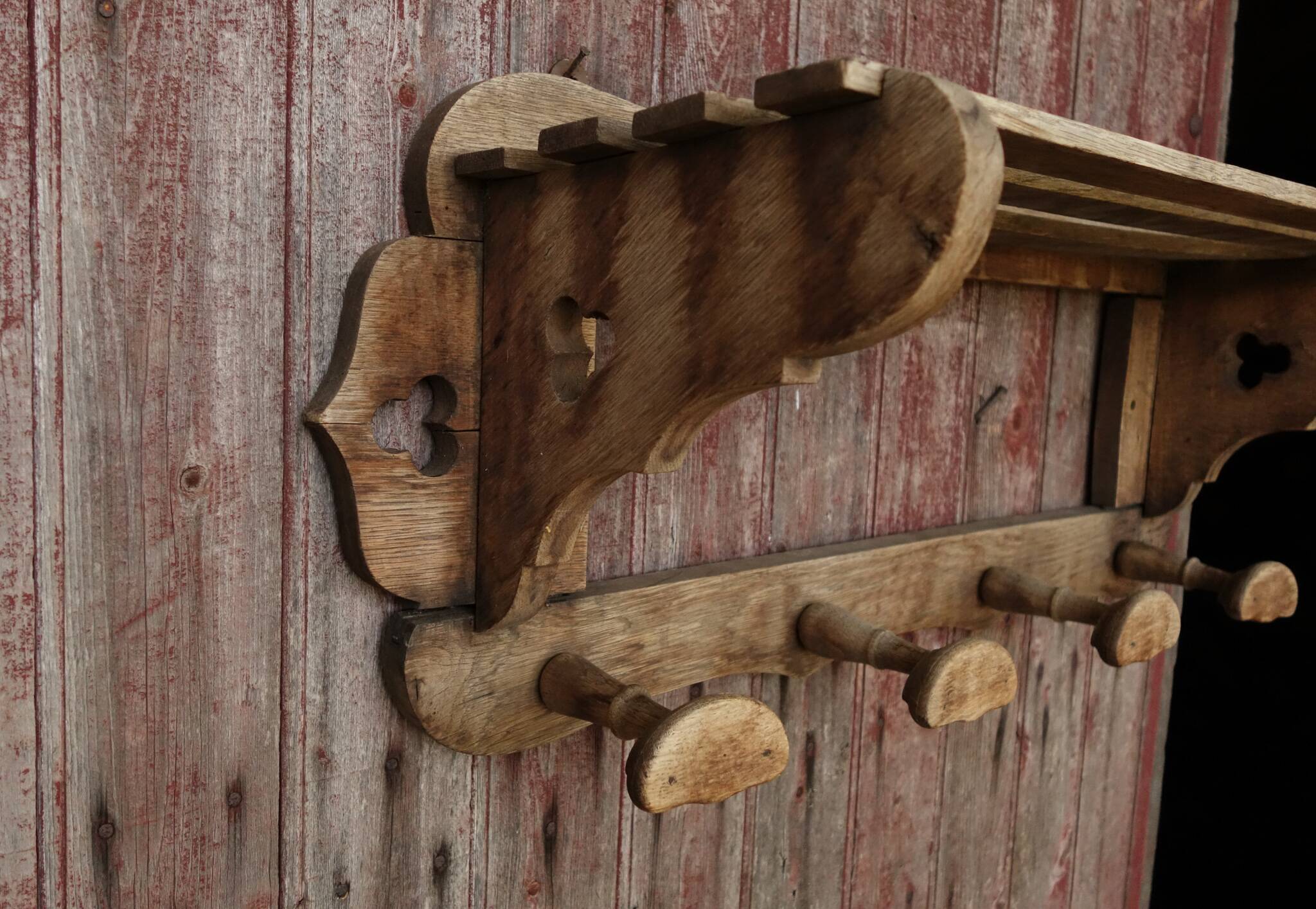 Porte-manteau mural ancien en bois