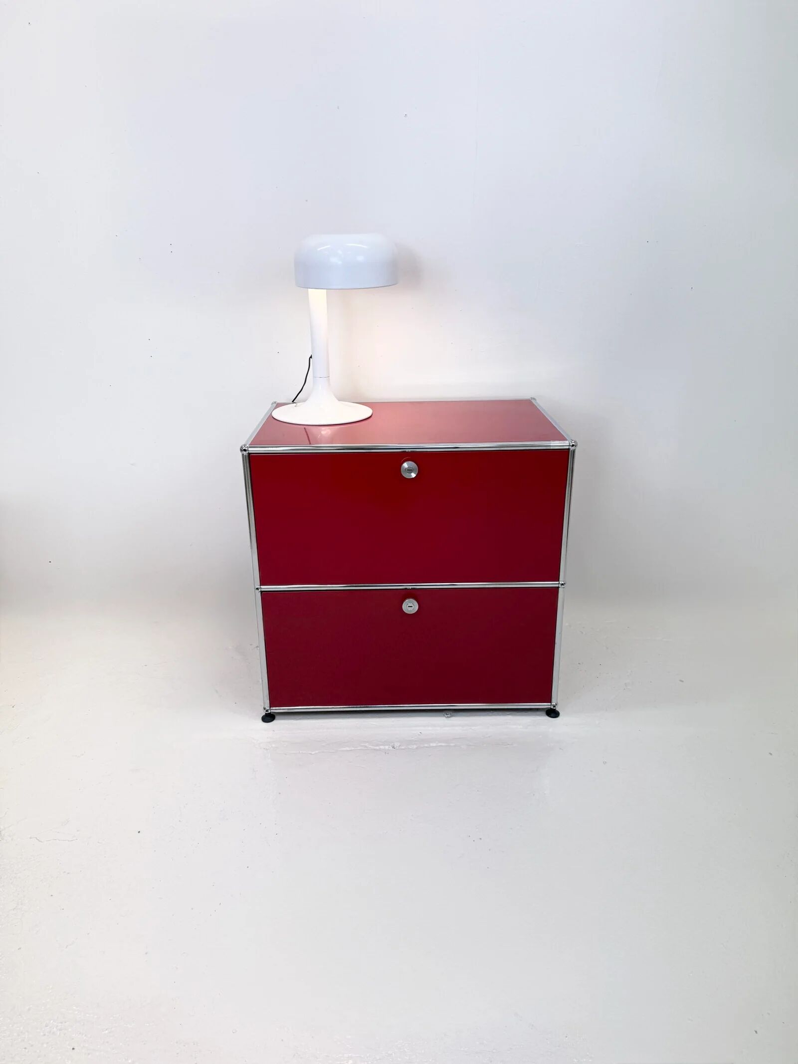 USM Haller "Ruby Red" – storage unit (as new condition)