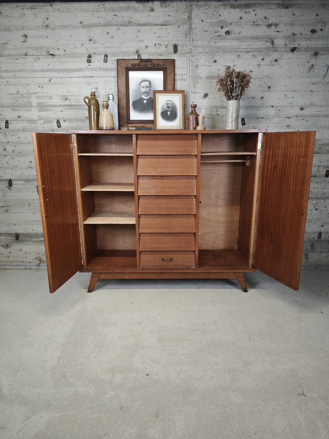 Placard / armoire basse vintage