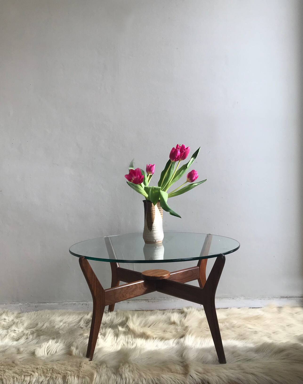 1960s round coffee table in teak and glass